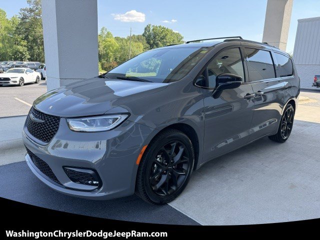 2025 Chrysler Pacifica Limited's photo