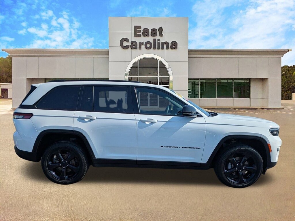 Used 2024 Jeep Grand Cherokee Laredo SUV