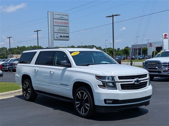 2019 Chevrolet Suburban Premier photo 2
