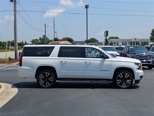 2019 Chevrolet Suburban Premier photo 3