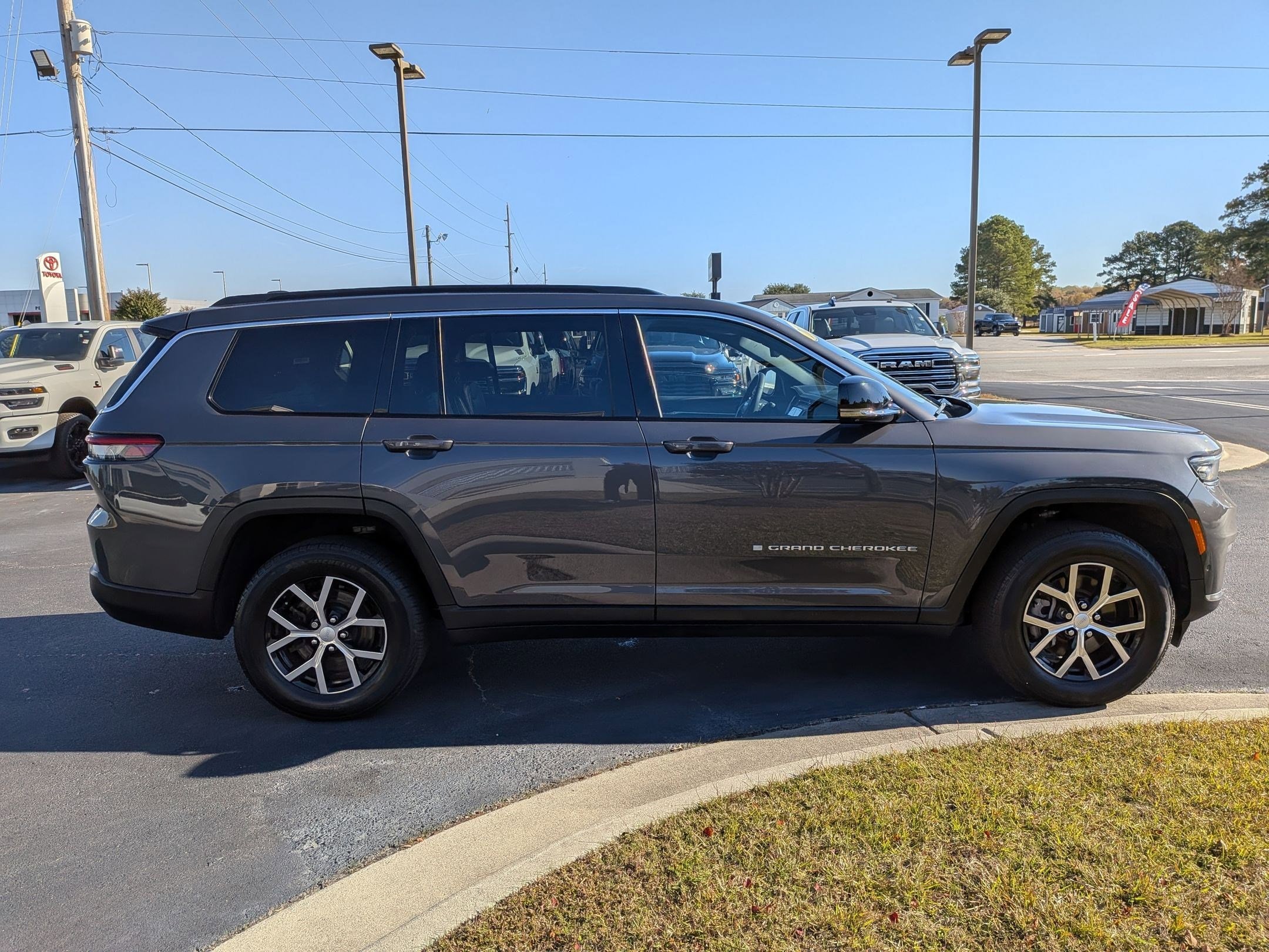 2024 Jeep Grand Cherokee Limited photo 4