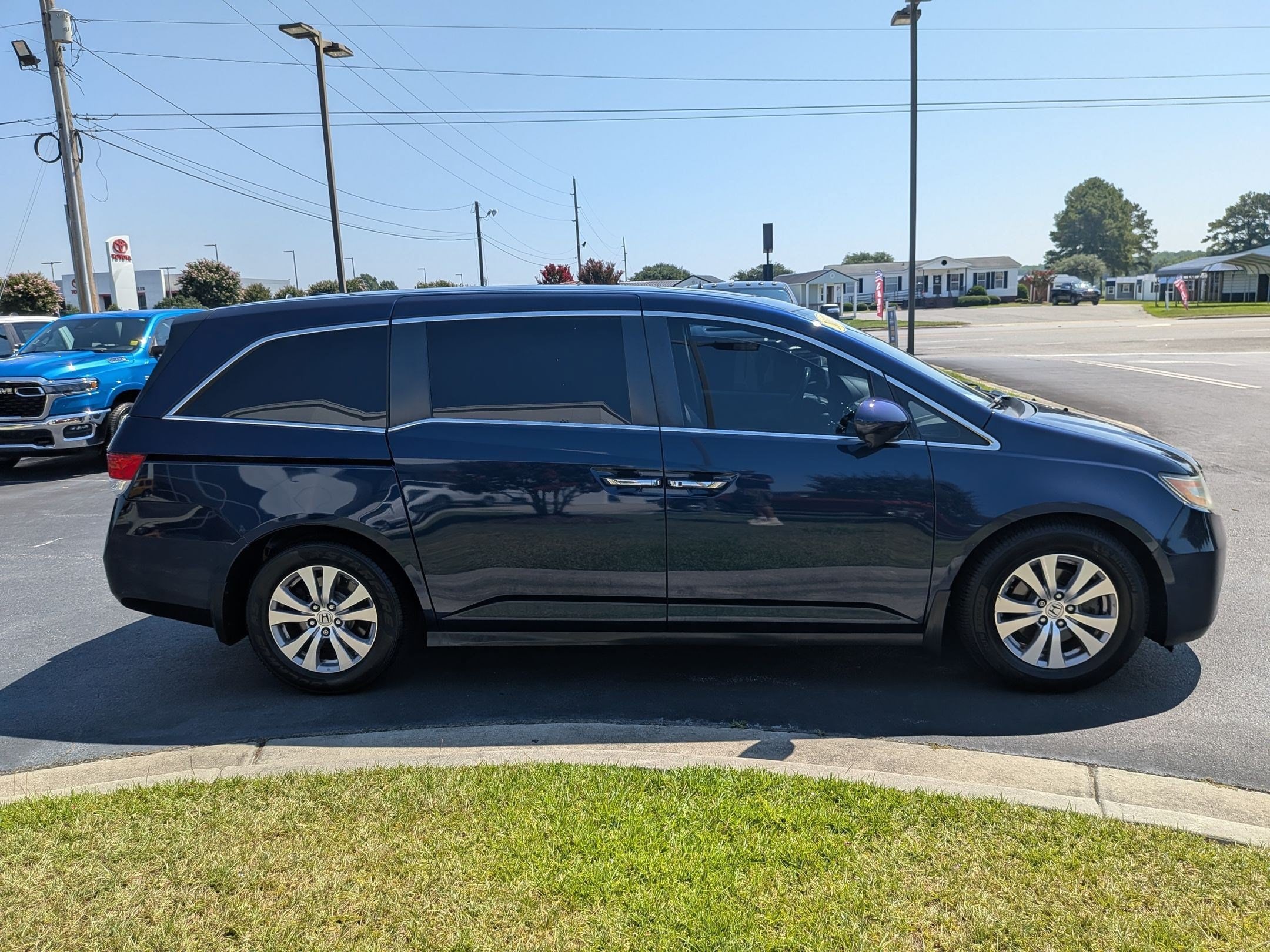 View vehicle photo 4