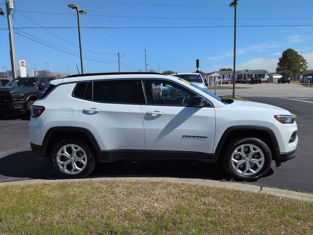 Used 2024 Jeep Compass Latitude SUV