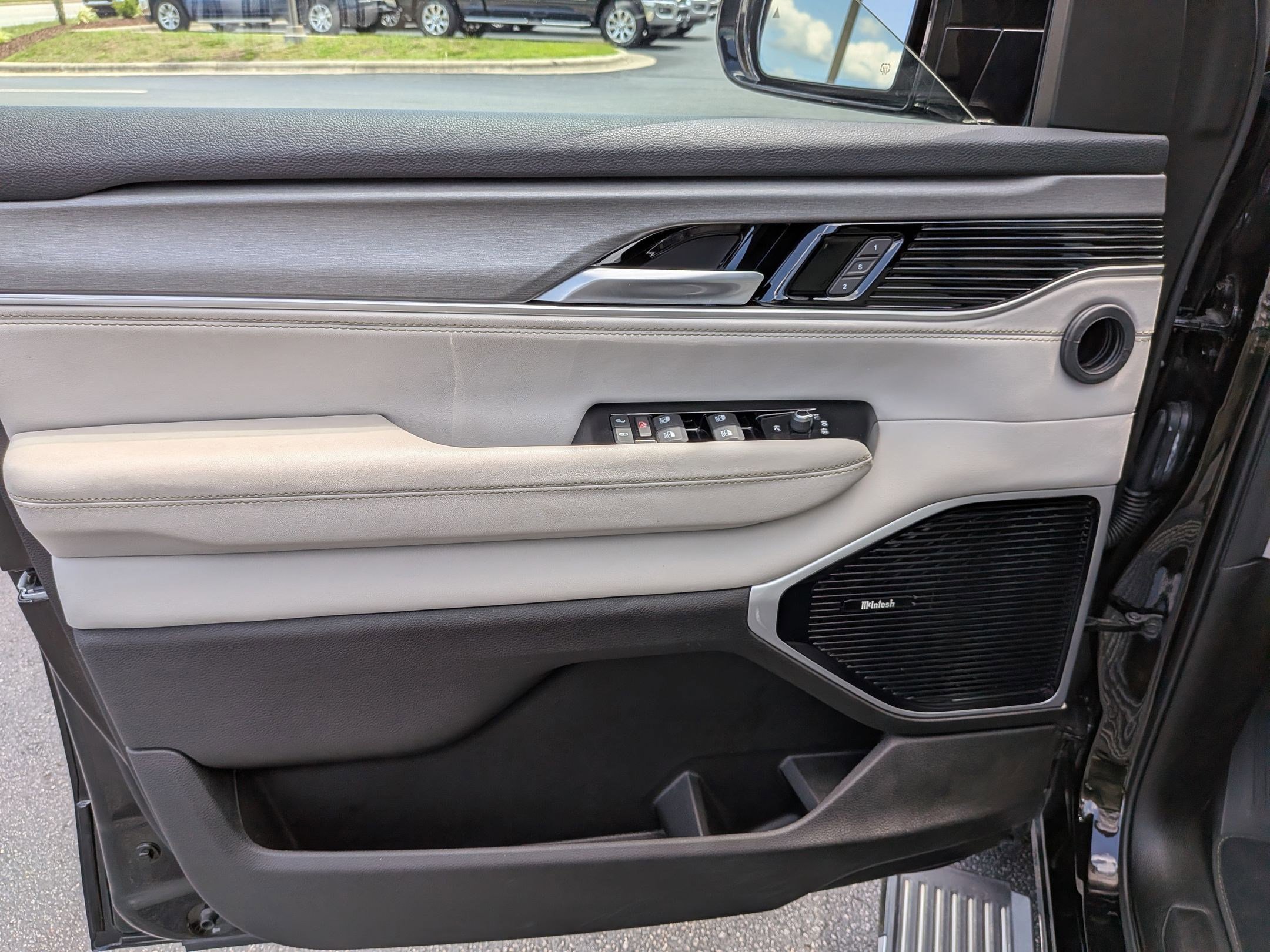 2025 Jeep Wagoneer Series III - Photo 10