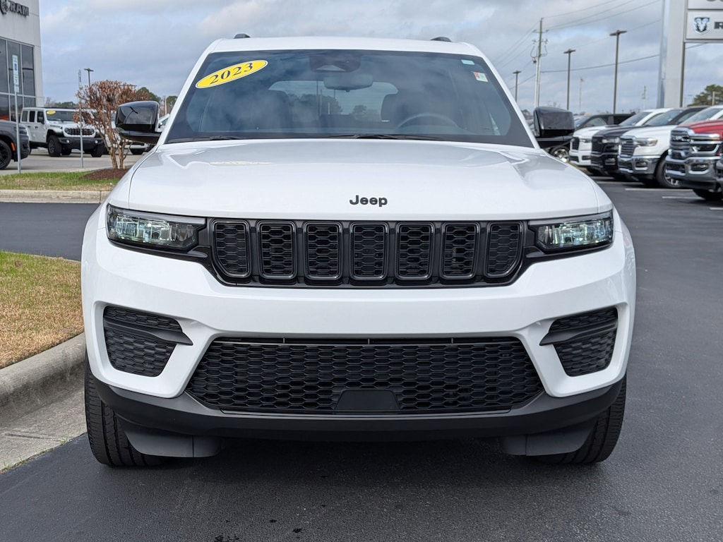 Used 2023 Jeep Grand Cherokee Laredo SUV
