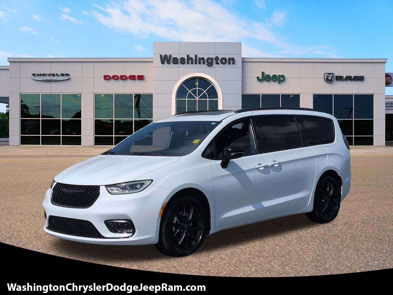 2026 Chrysler Pacifica Select's photo