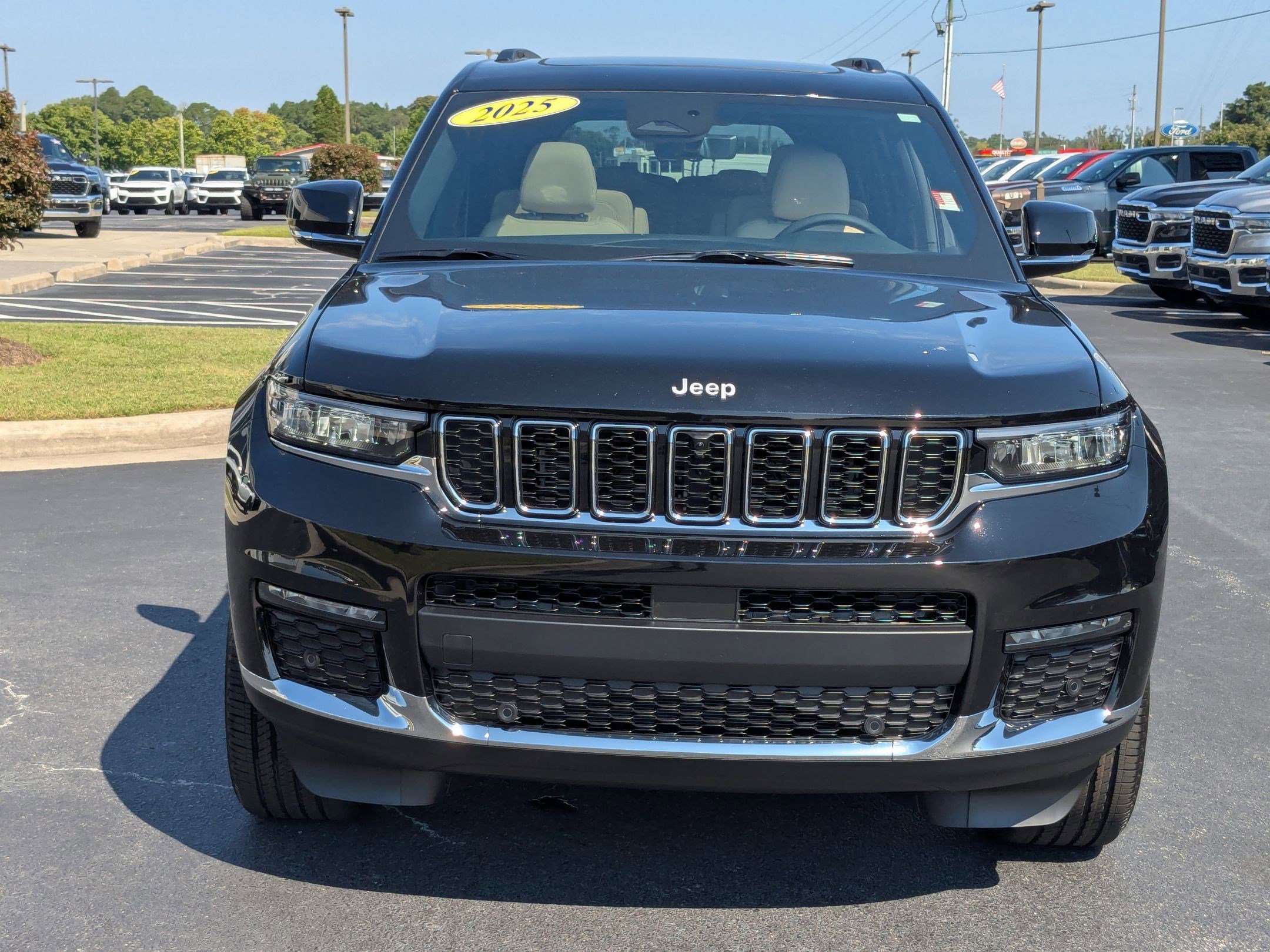 2025 Jeep Grand Cherokee Limited photo 2
