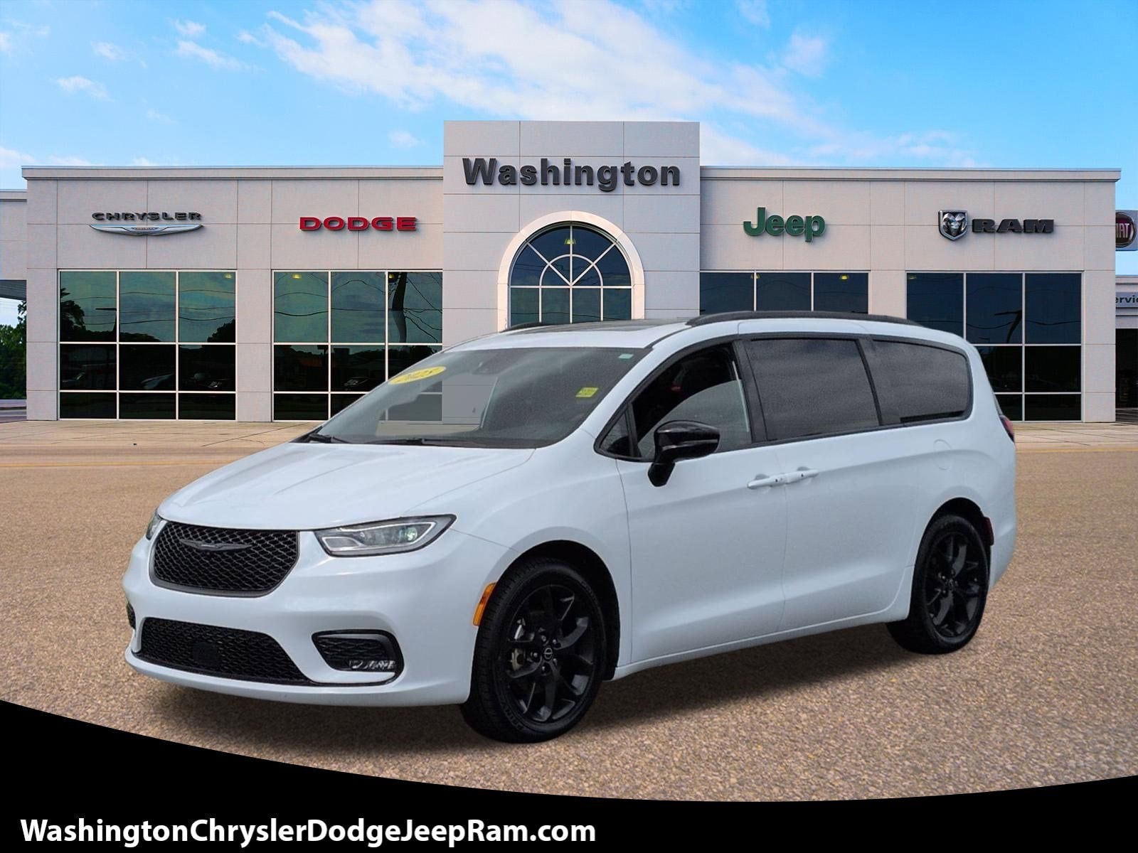 2025 Chrysler Pacifica Limited's photo