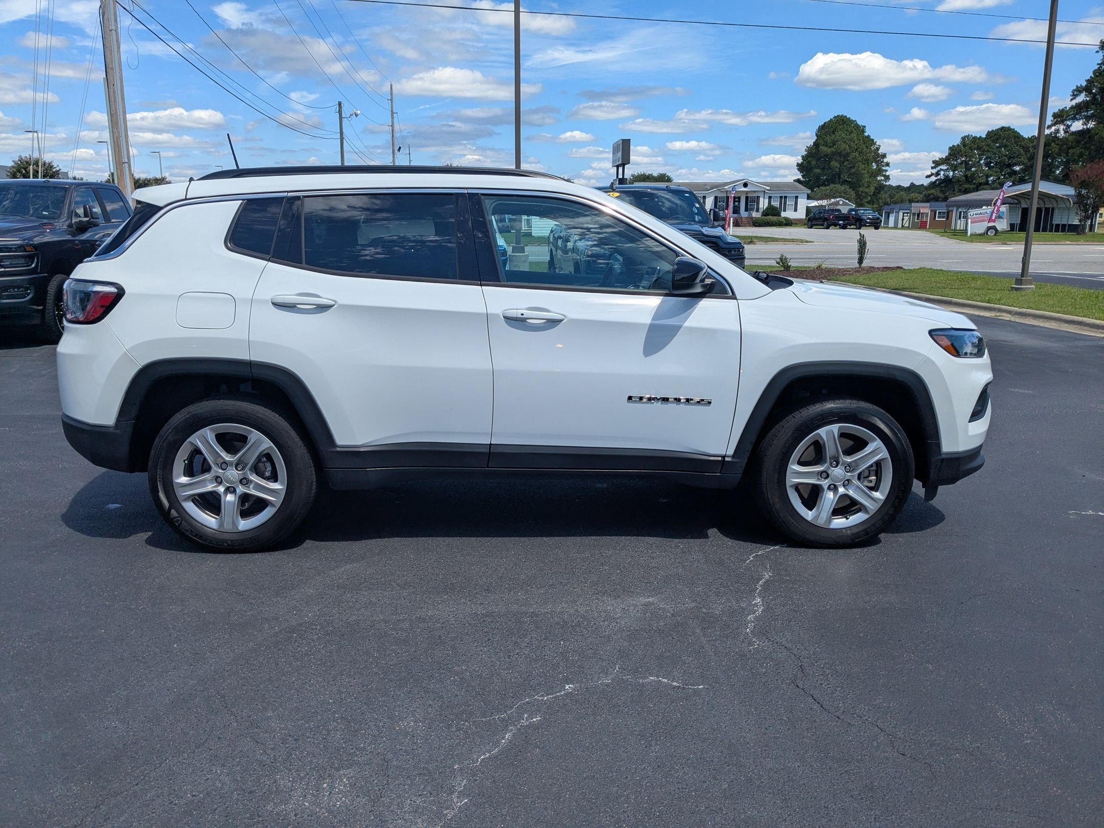 2023 Jeep Compass Latitude photo 3