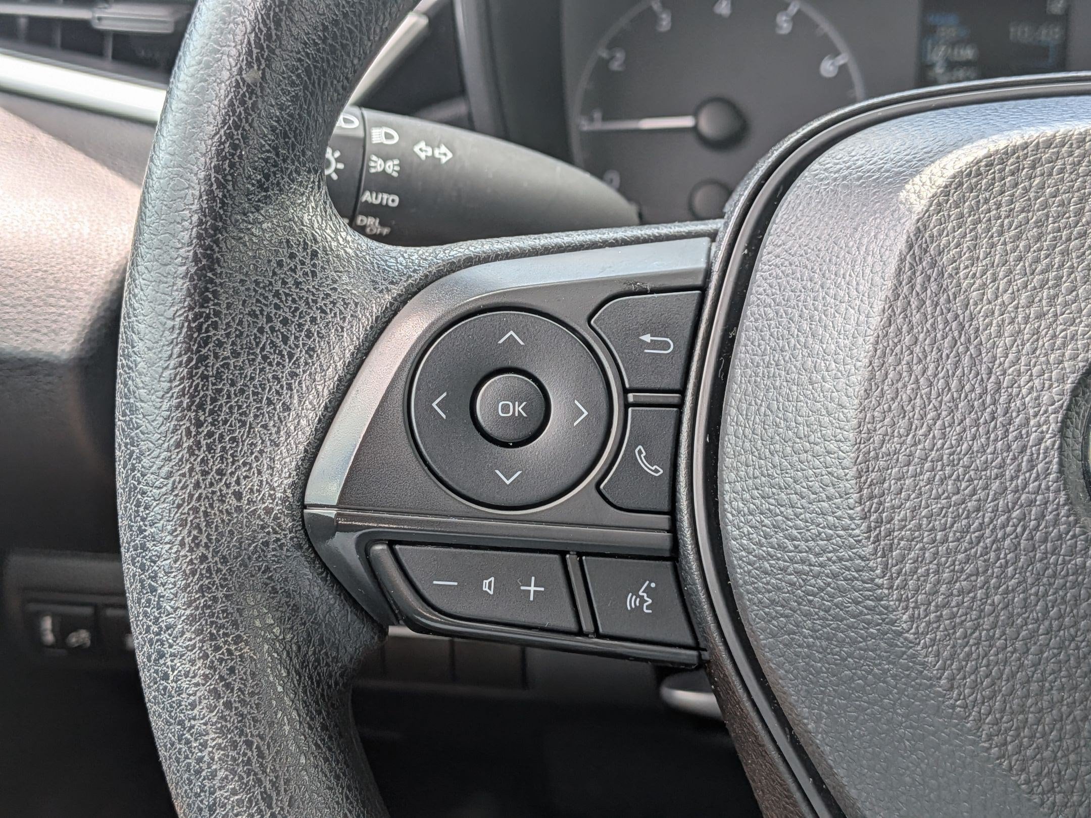 2025 Toyota Corolla LE - Photo 12