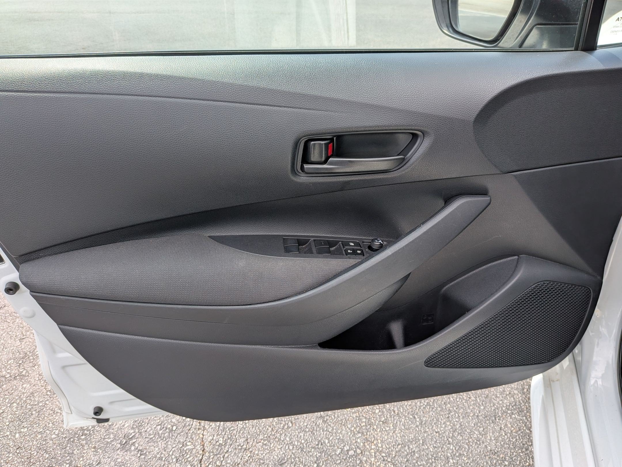 2025 Toyota Corolla LE - Photo 10