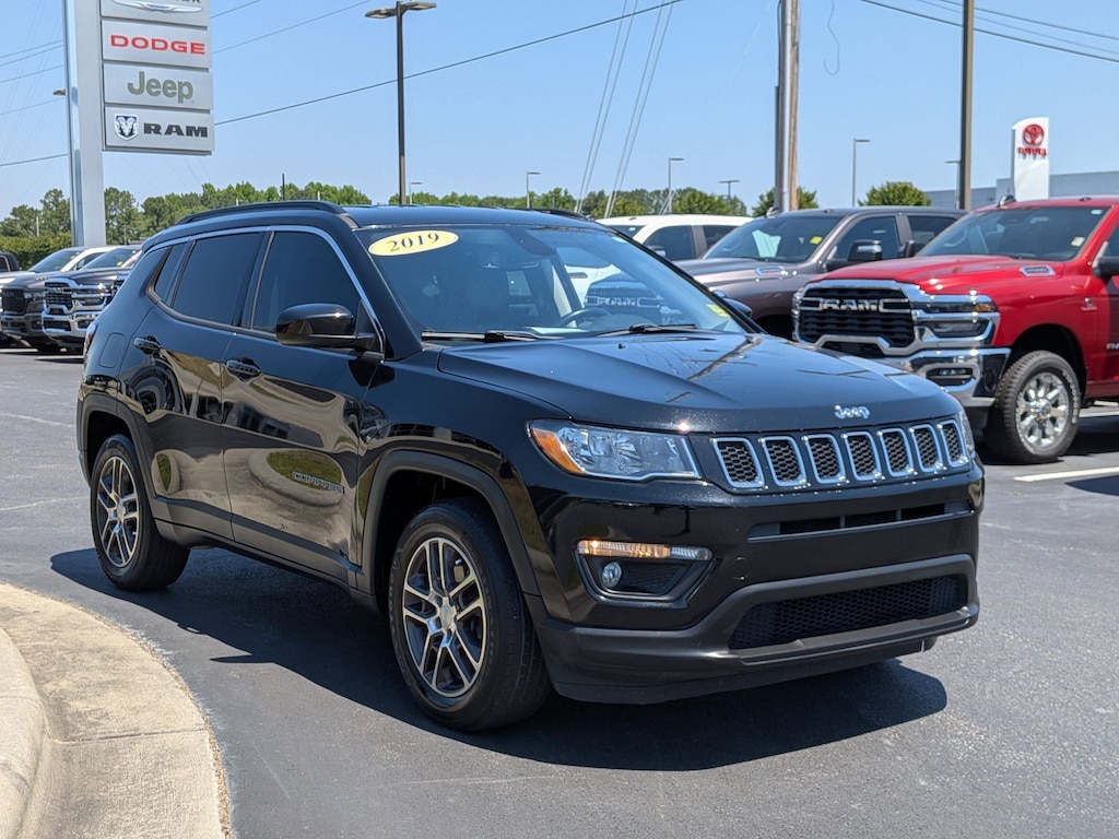 Used 2019 Jeep Compass Latitude FWD SUV