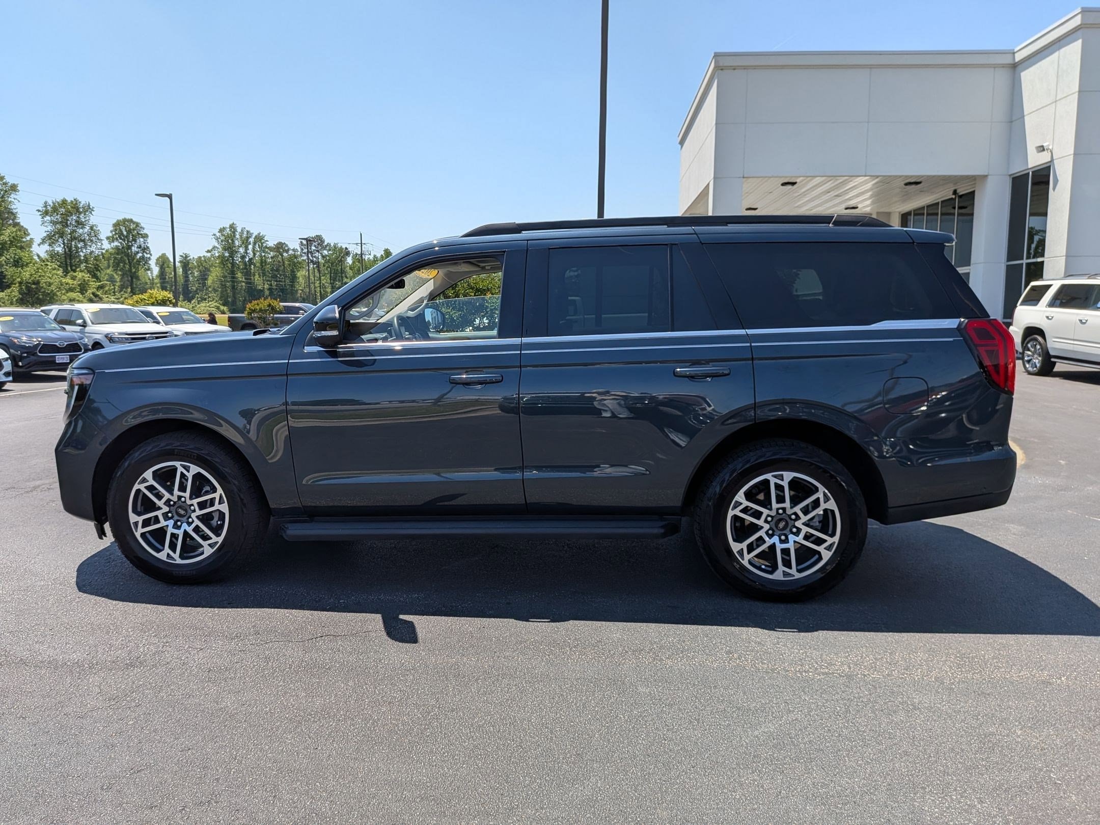 2025 Ford Expedition Active - Photo 8