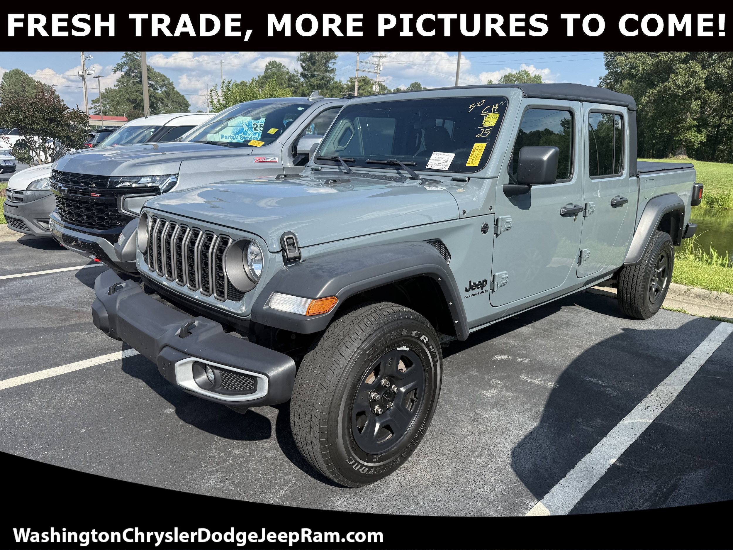 2025 Jeep Gladiator Sport Auto's photo