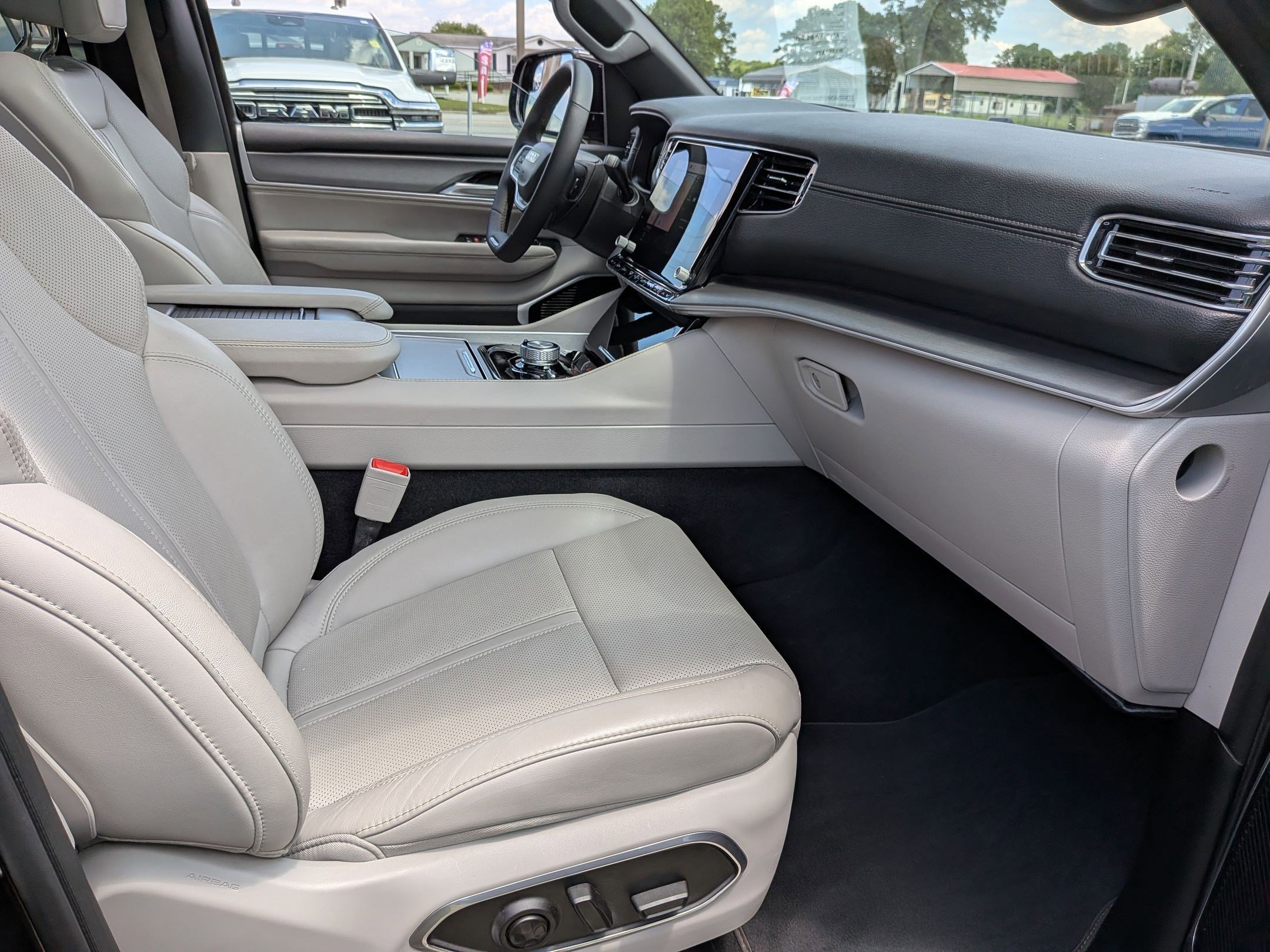 2025 Jeep Wagoneer Series III - Photo 24