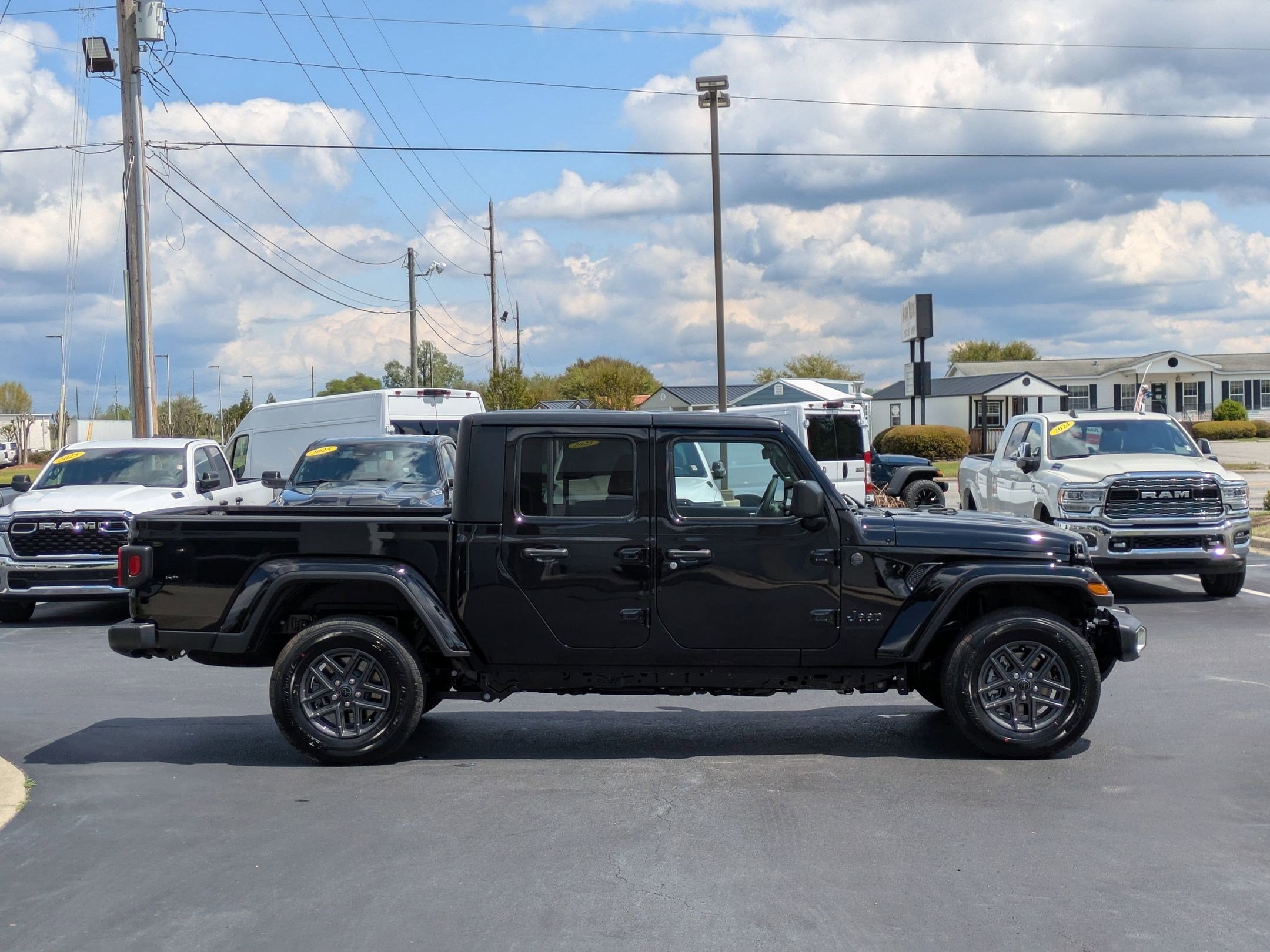 2025 Jeep Gladiator Sport photo 4