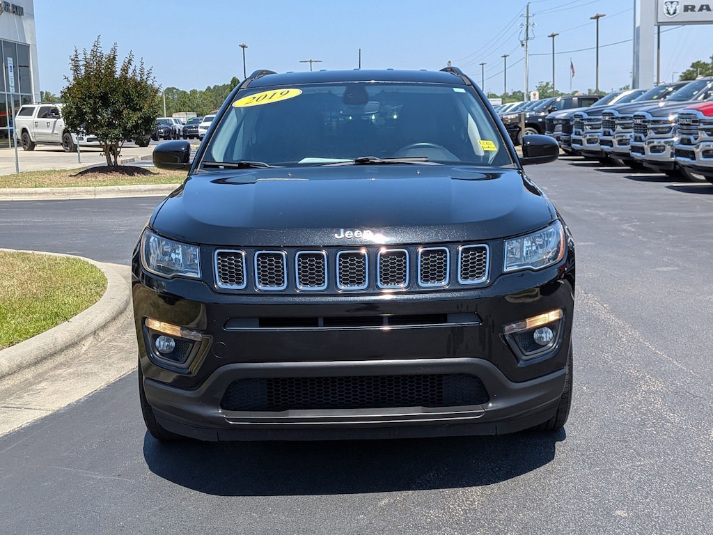 Used 2019 Jeep Compass Latitude FWD SUV