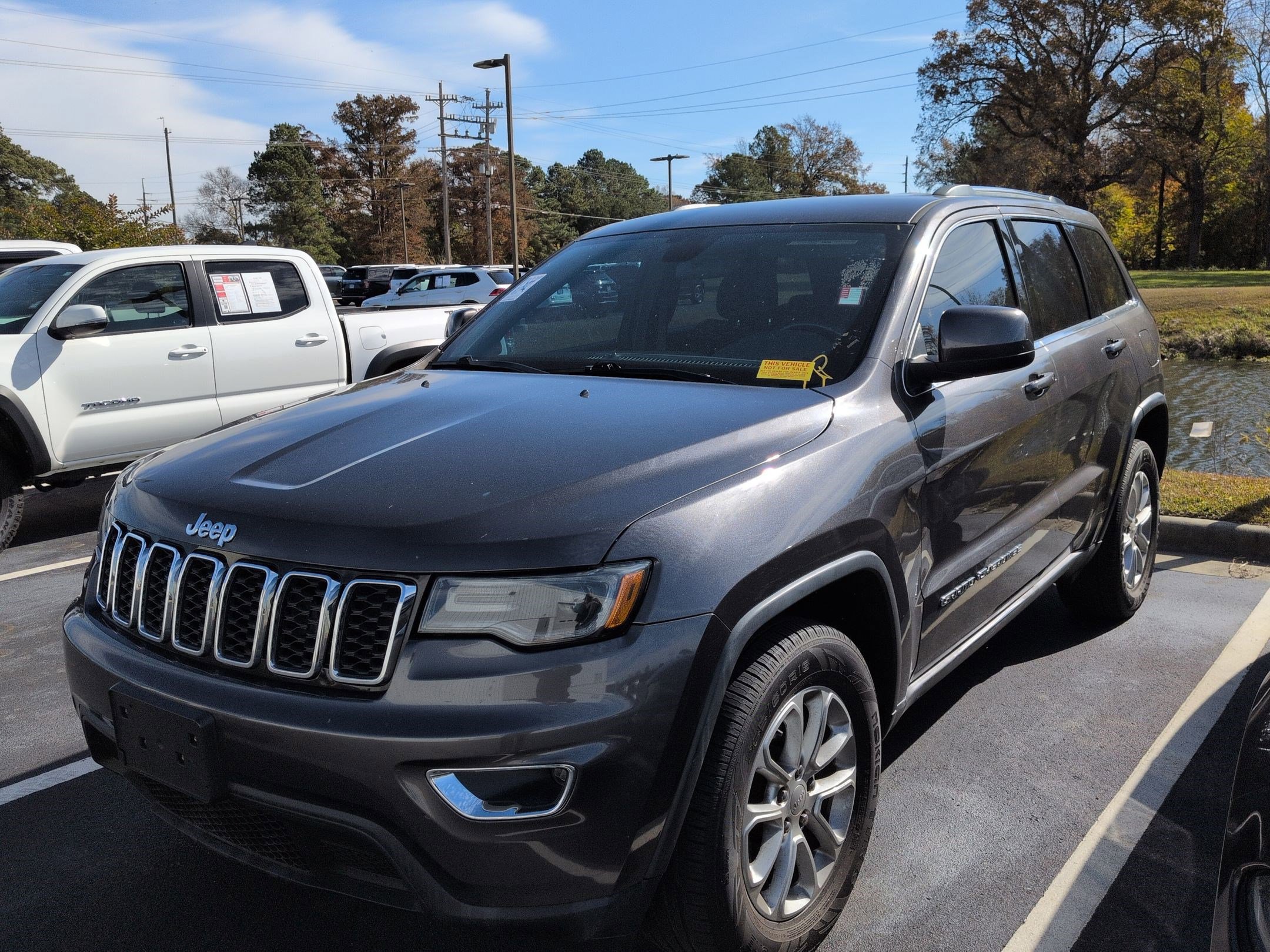 2021 Jeep Grand Cherokee Laredo photo 3