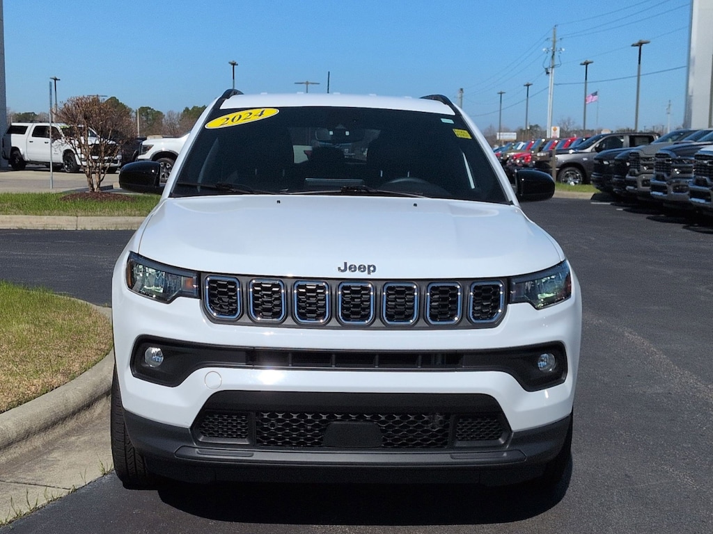 Used 2024 Jeep Compass Latitude SUV