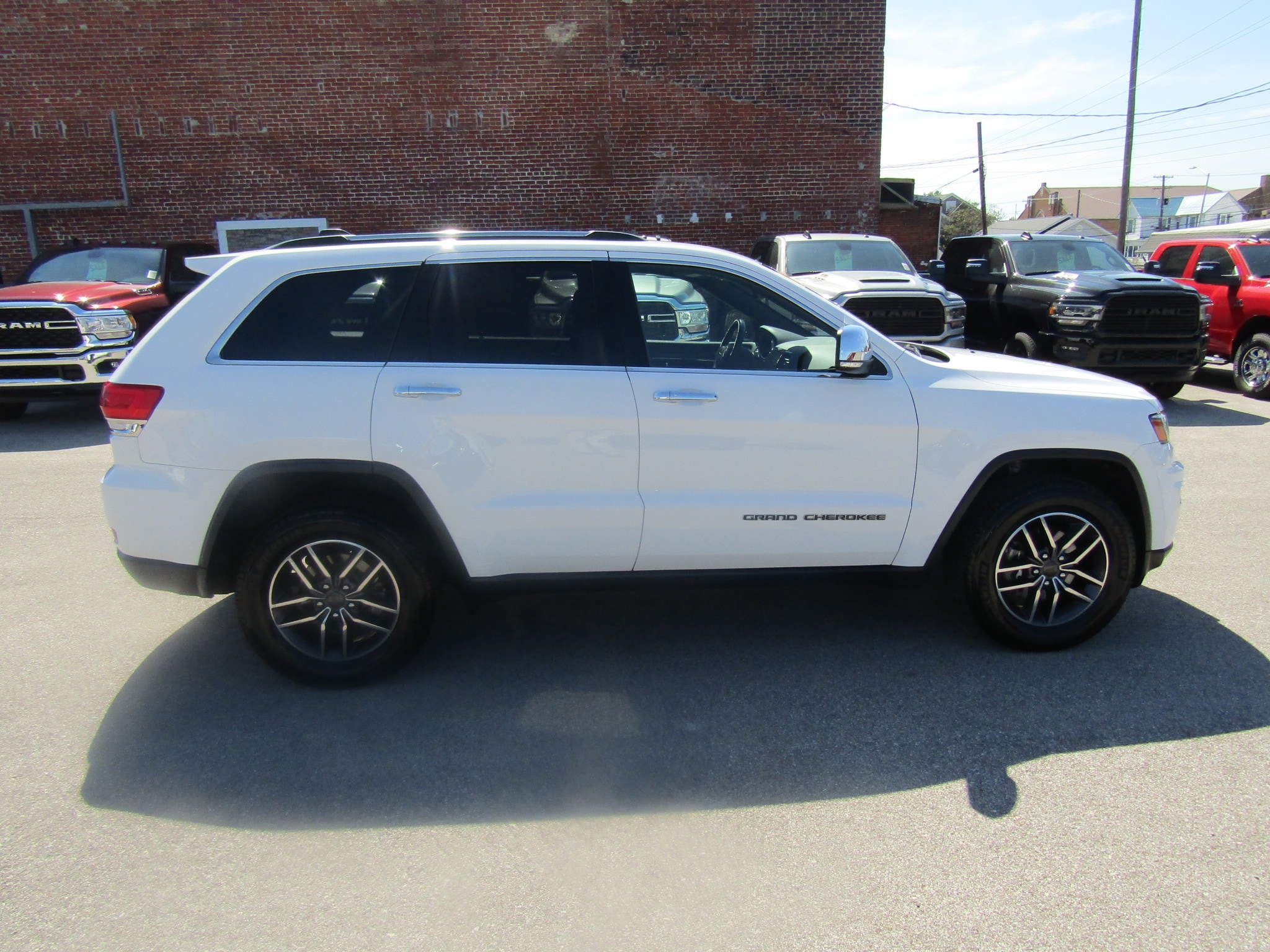 Used 2019 Jeep Grand Cherokee Limited with VIN 1C4RJFBGXKC749455 for sale in Washington, IN