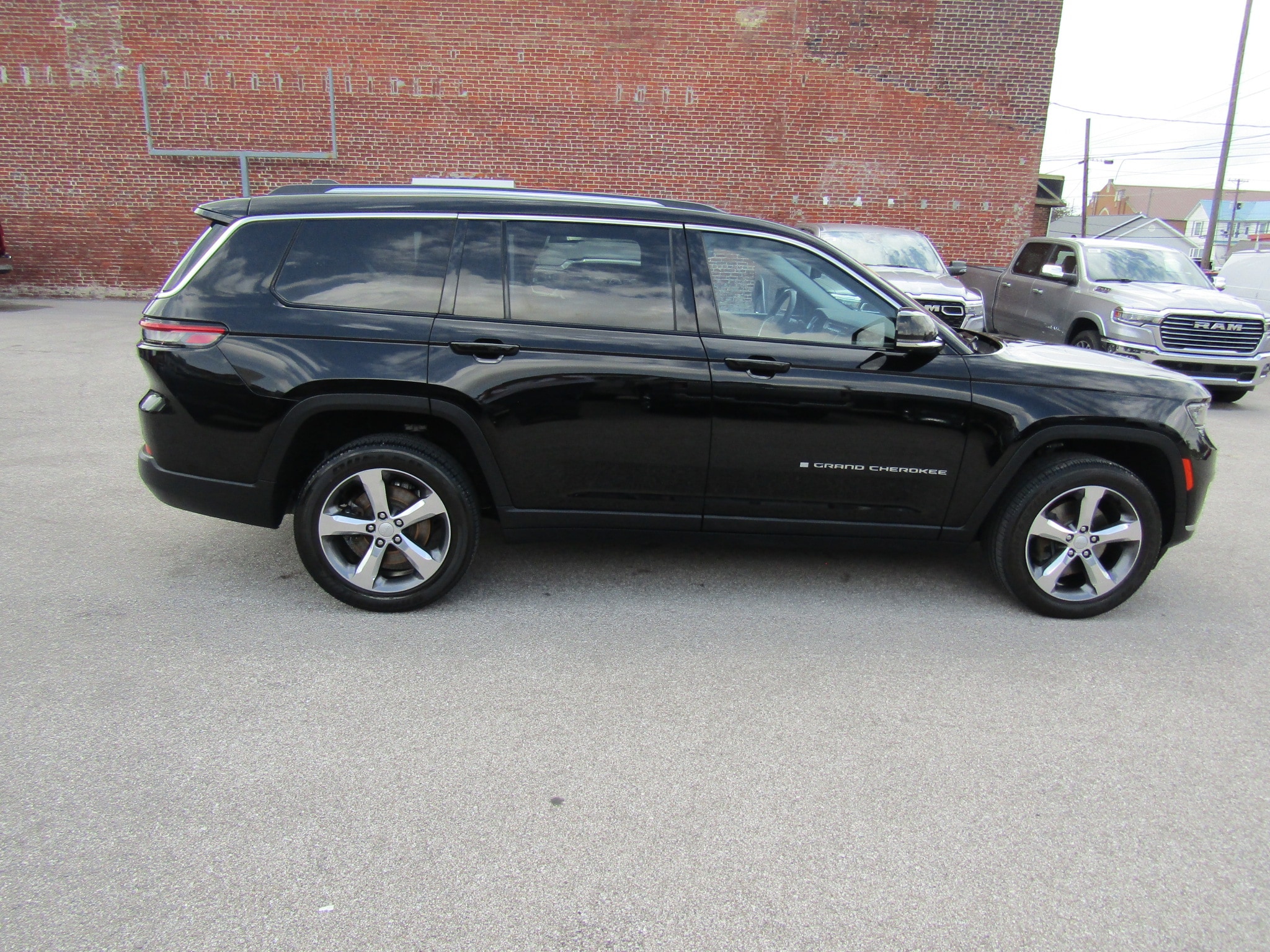 Used 2022 Jeep Grand Cherokee L Limited with VIN 1C4RJKBG2N8635059 for sale in Washington, IN