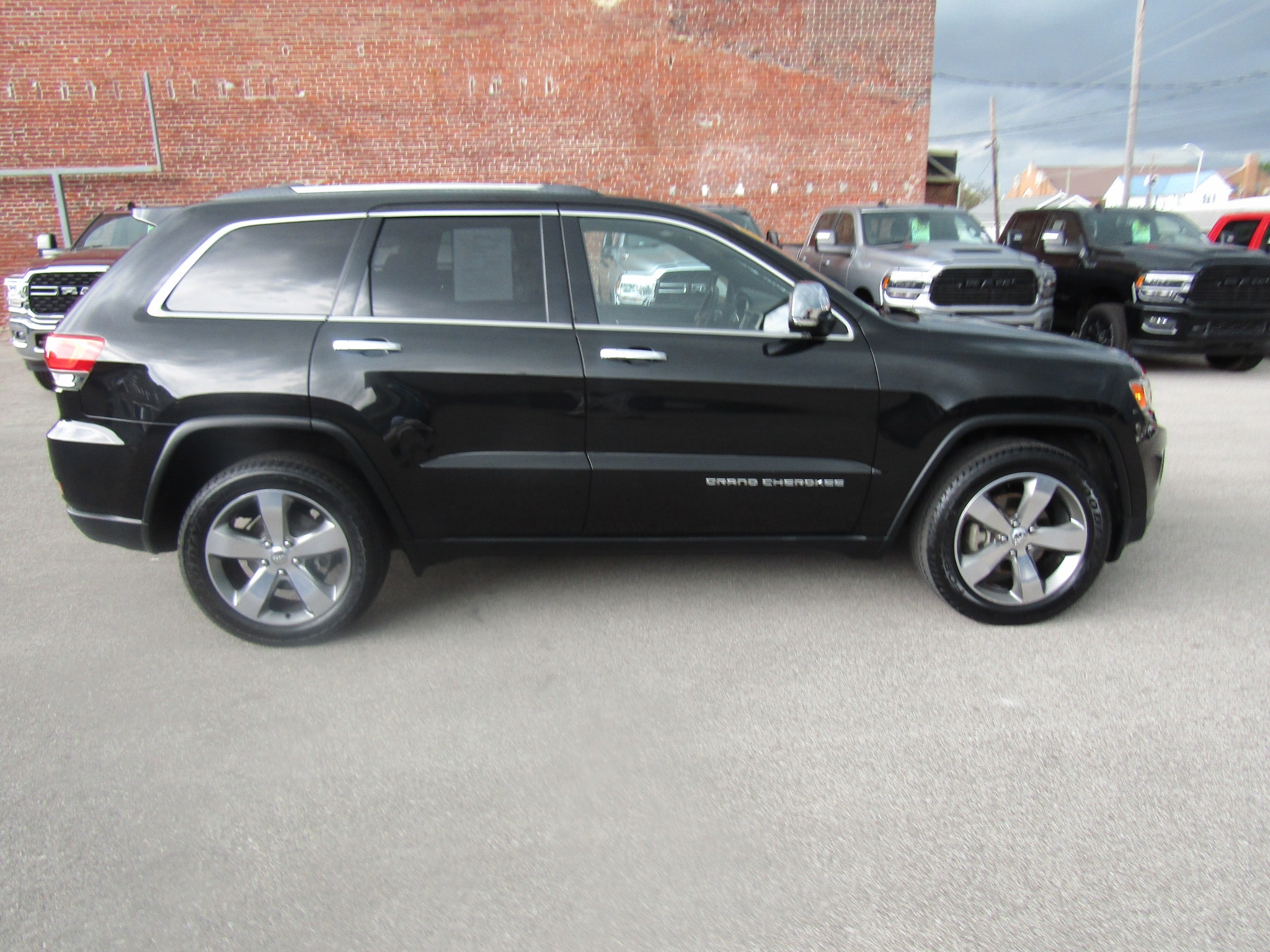 Used 2014 Jeep Grand Cherokee Limited with VIN 1C4RJFBG0EC400017 for sale in Washington, IN