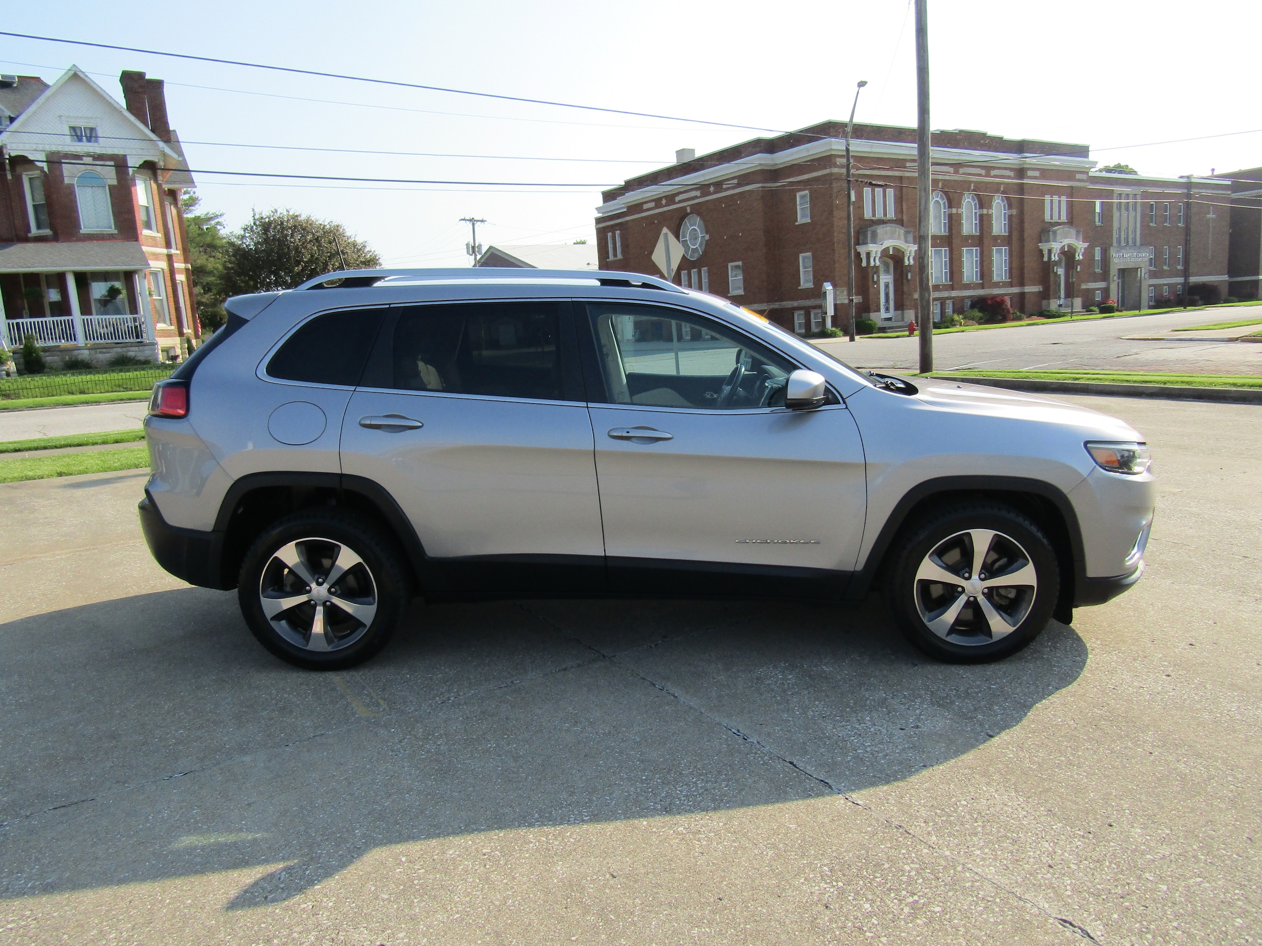 Used 2020 Jeep Cherokee Limited with VIN 1C4PJLDB0LD577133 for sale in Washington, IN