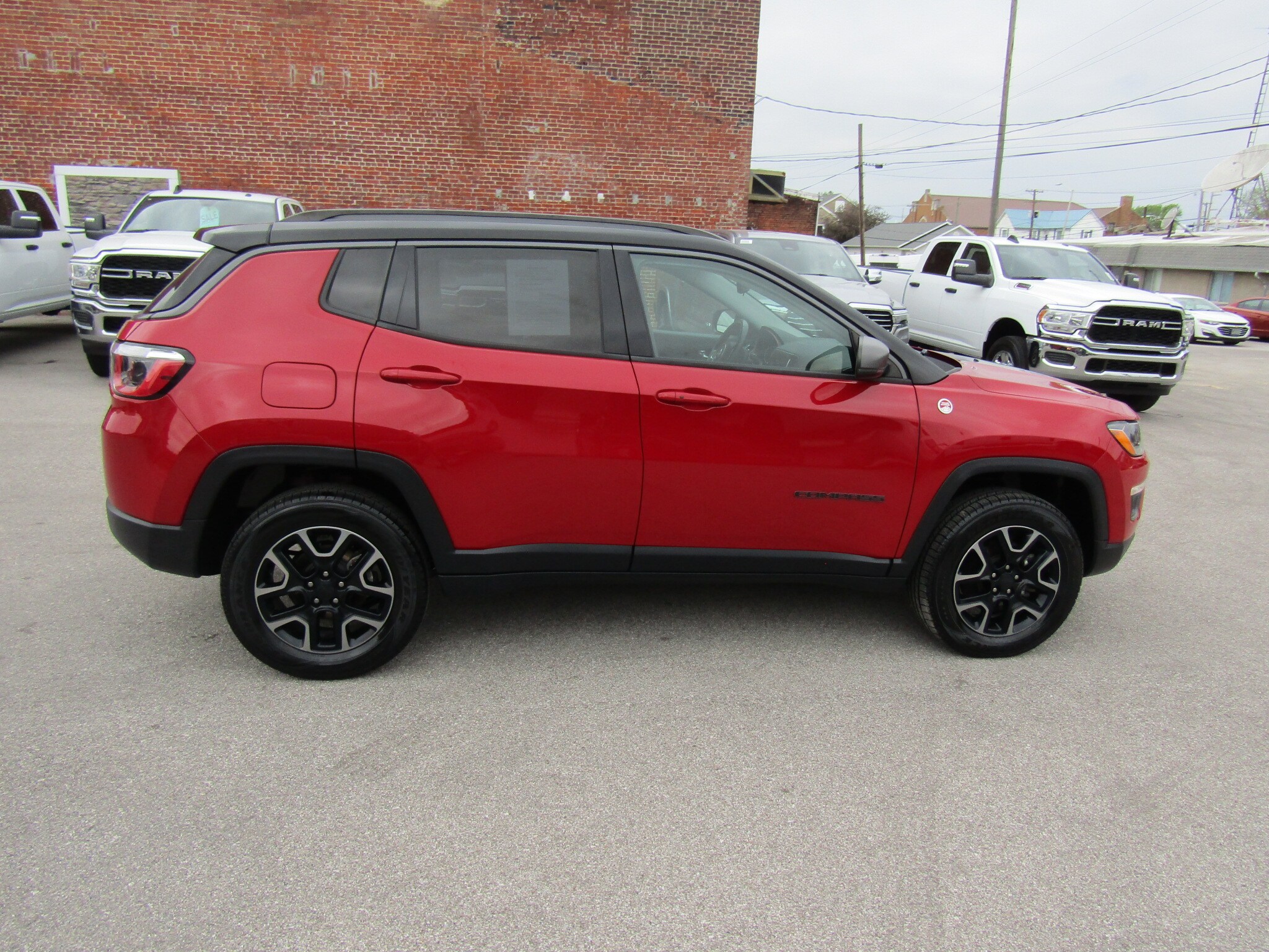 Used 2019 Jeep Compass Trailhawk with VIN 3C4NJDDB7KT671385 for sale in Washington, IN