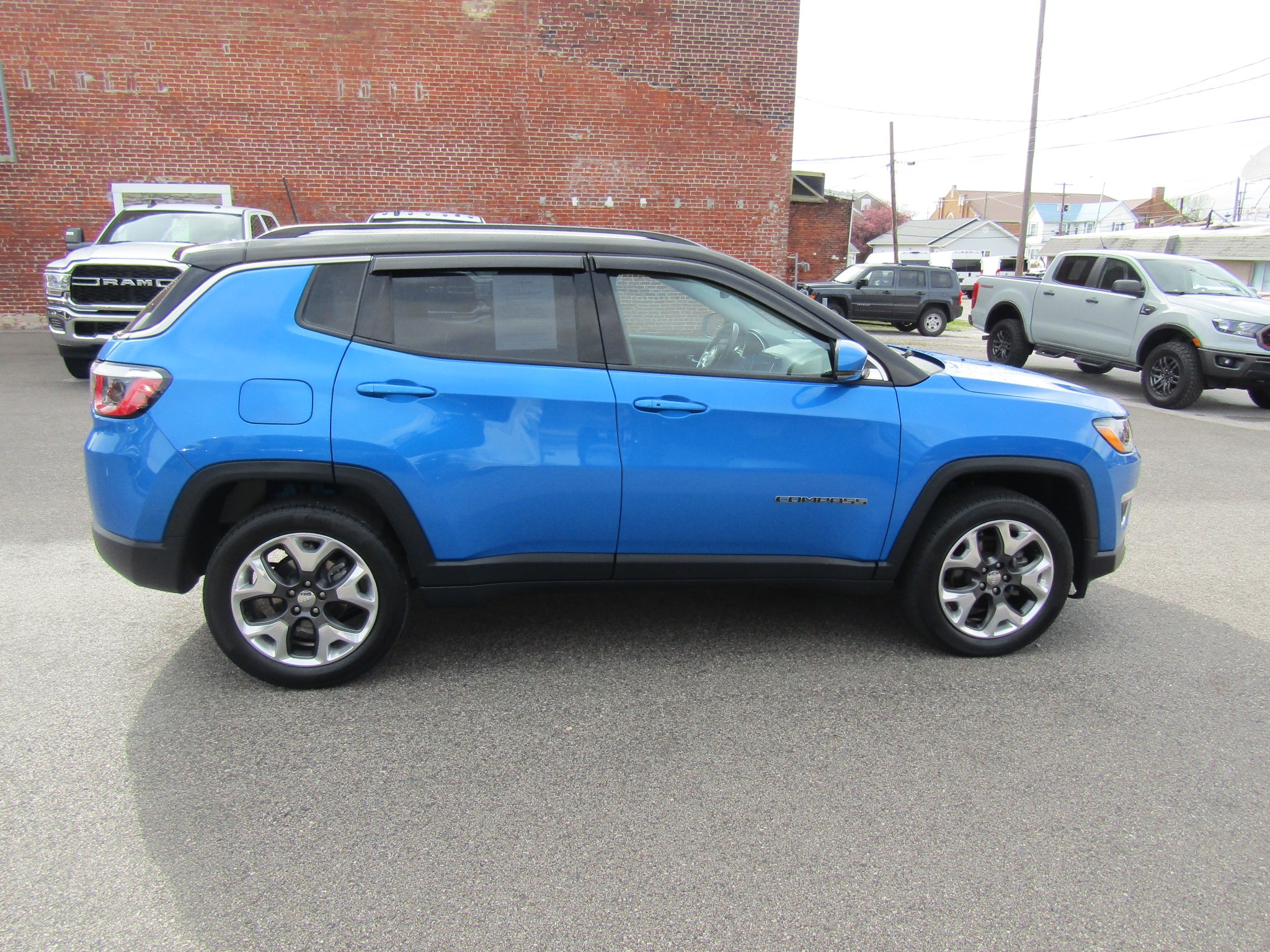 Used 2018 Jeep Compass Limited with VIN 3C4NJDCB4JT398082 for sale in Washington, IN