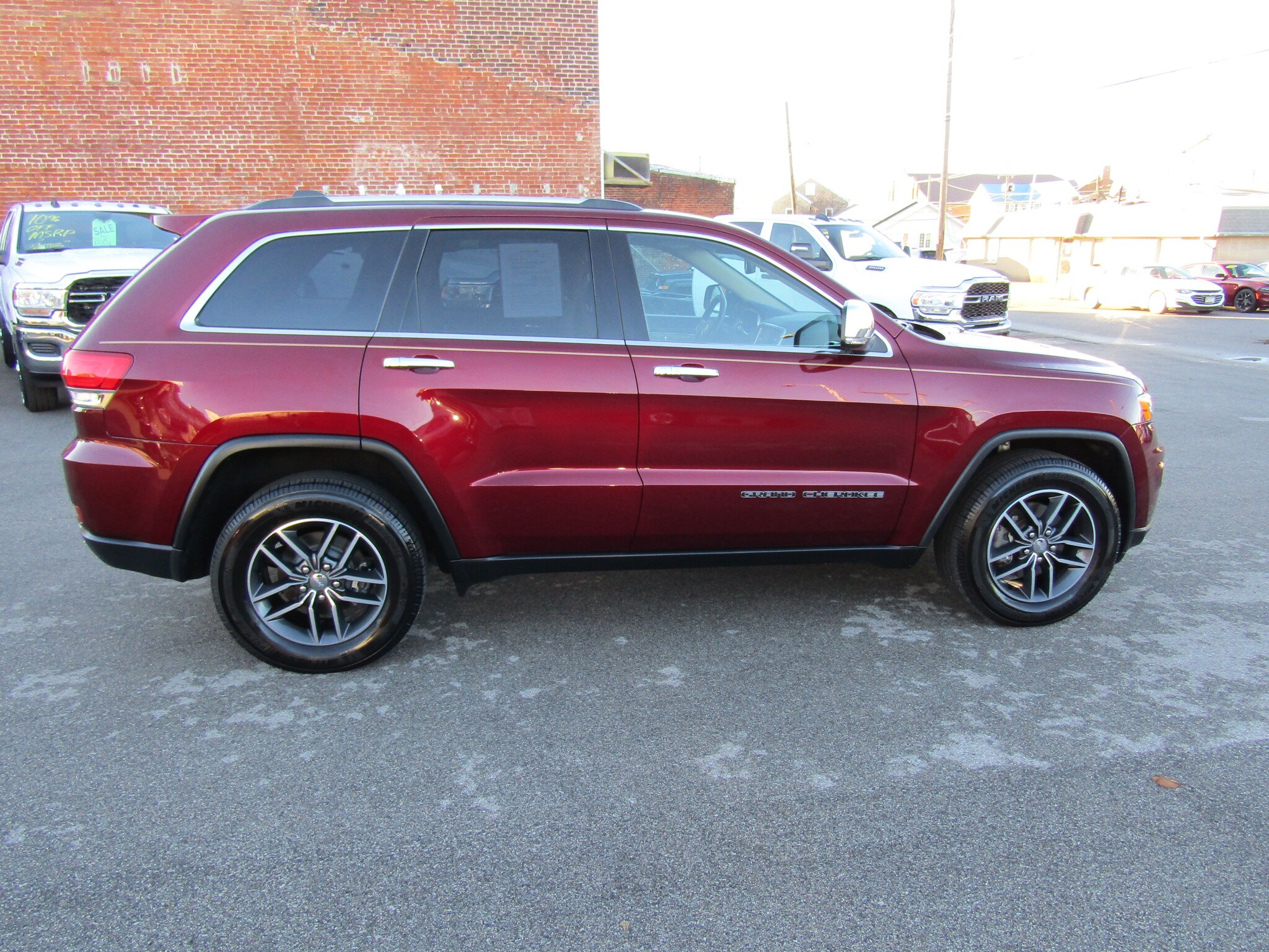 Used 2018 Jeep Grand Cherokee Limited with VIN 1C4RJFBG4JC411421 for sale in Washington, IN