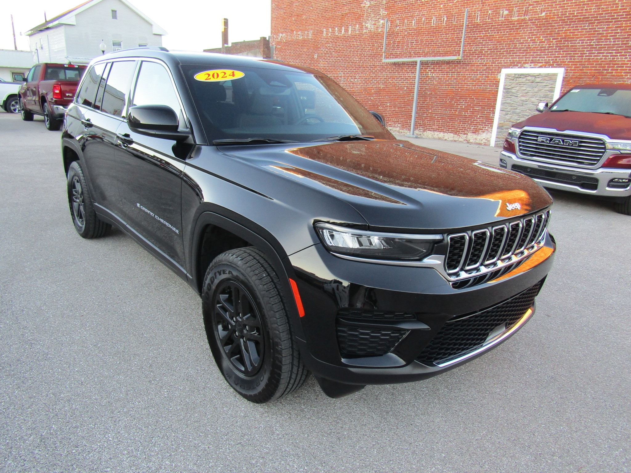 2024 Jeep Grand Cherokee Laredo's photo