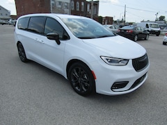 2026 Chrysler Pacifica Select Mini-van Passenger