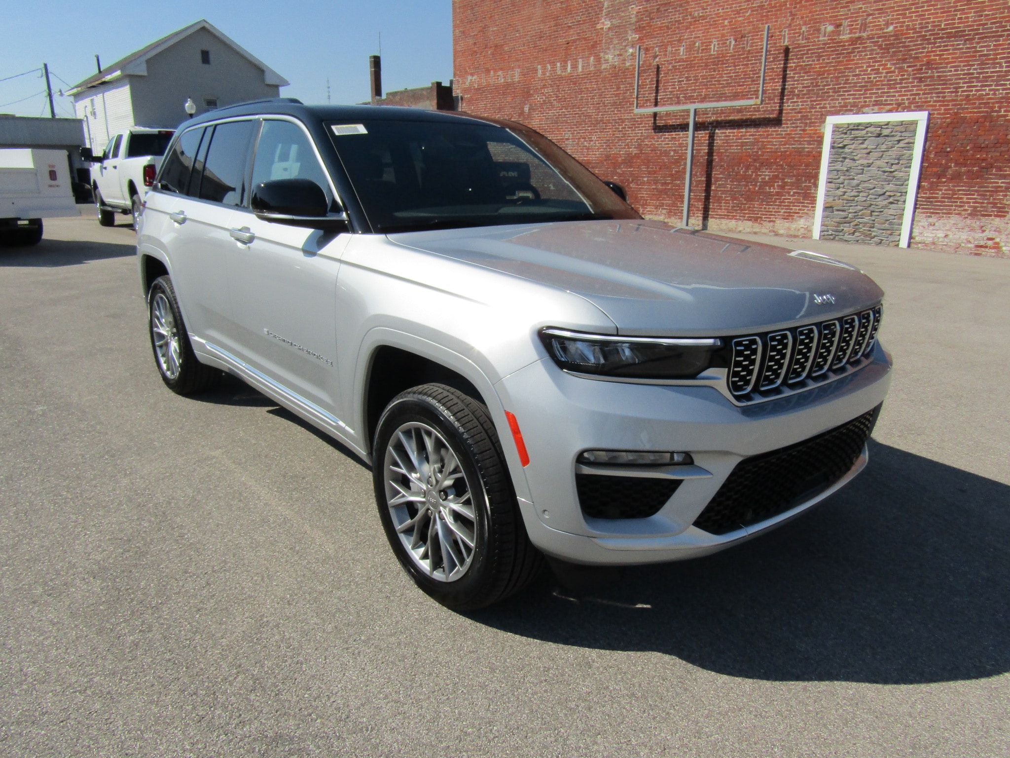 2025 Jeep Grand Cherokee Summit&#x27;s photo