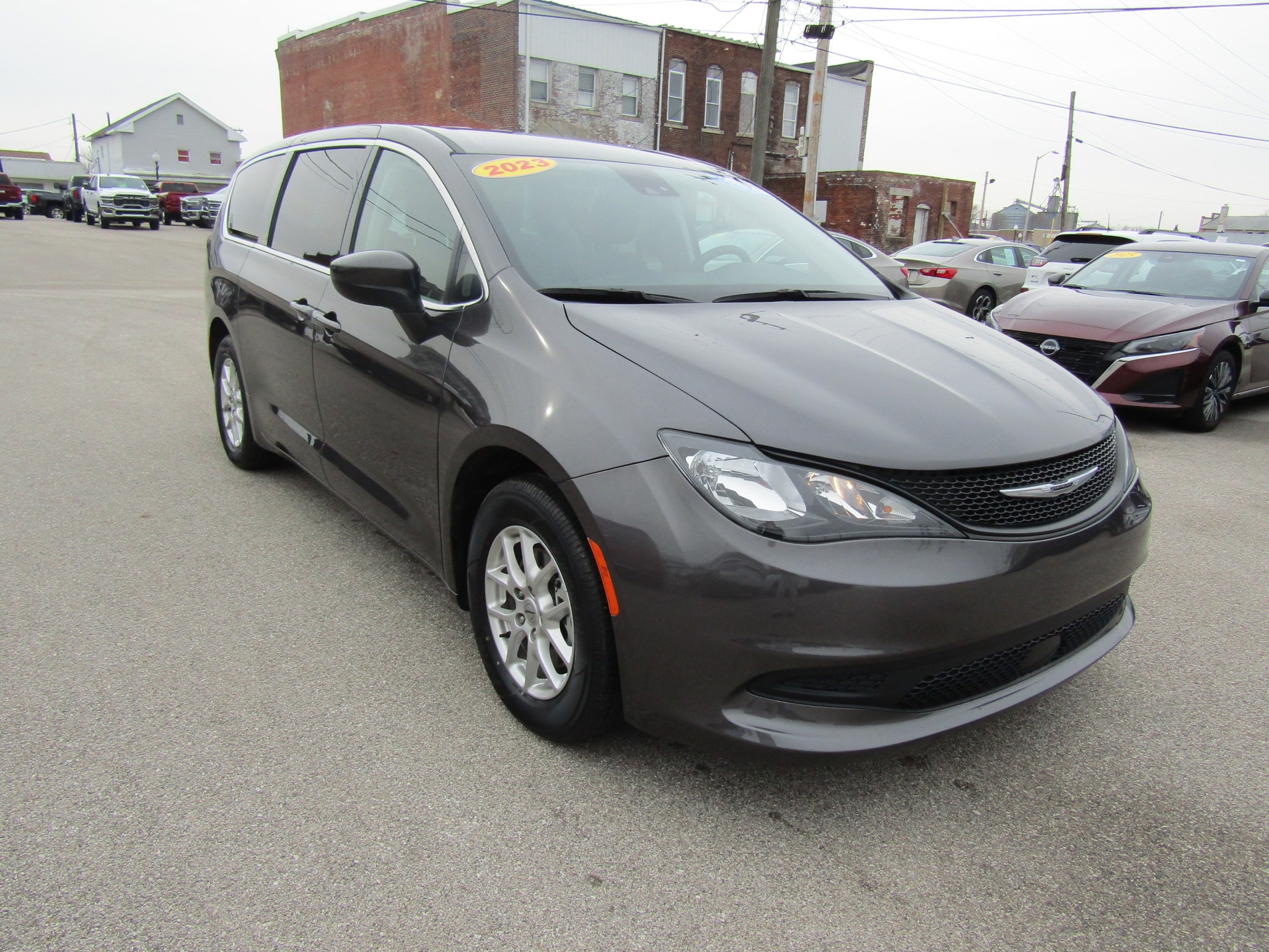 2023 Chrysler Voyager LX