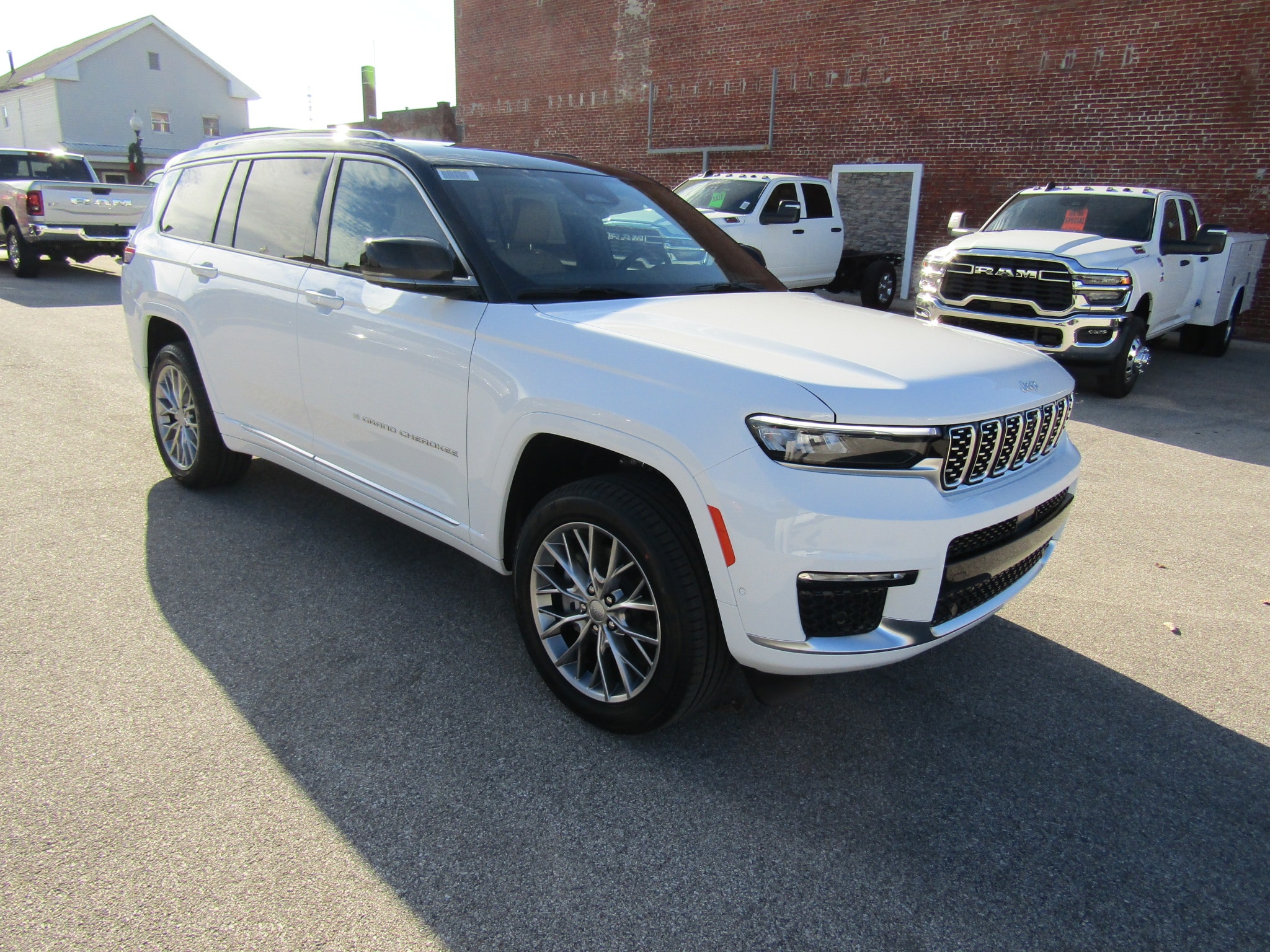 2025 Jeep Grand Cherokee L Summit's photo