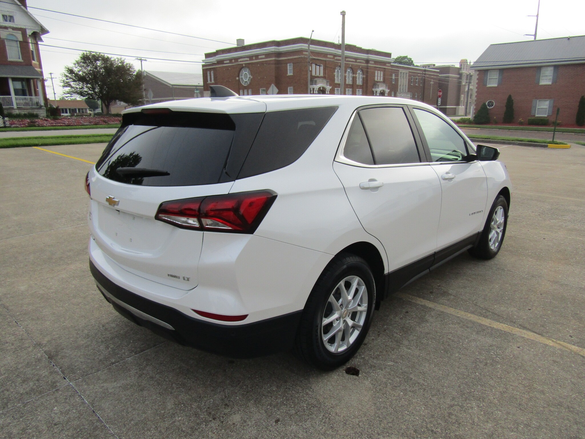 2024 Chevrolet Equinox LT photo 3