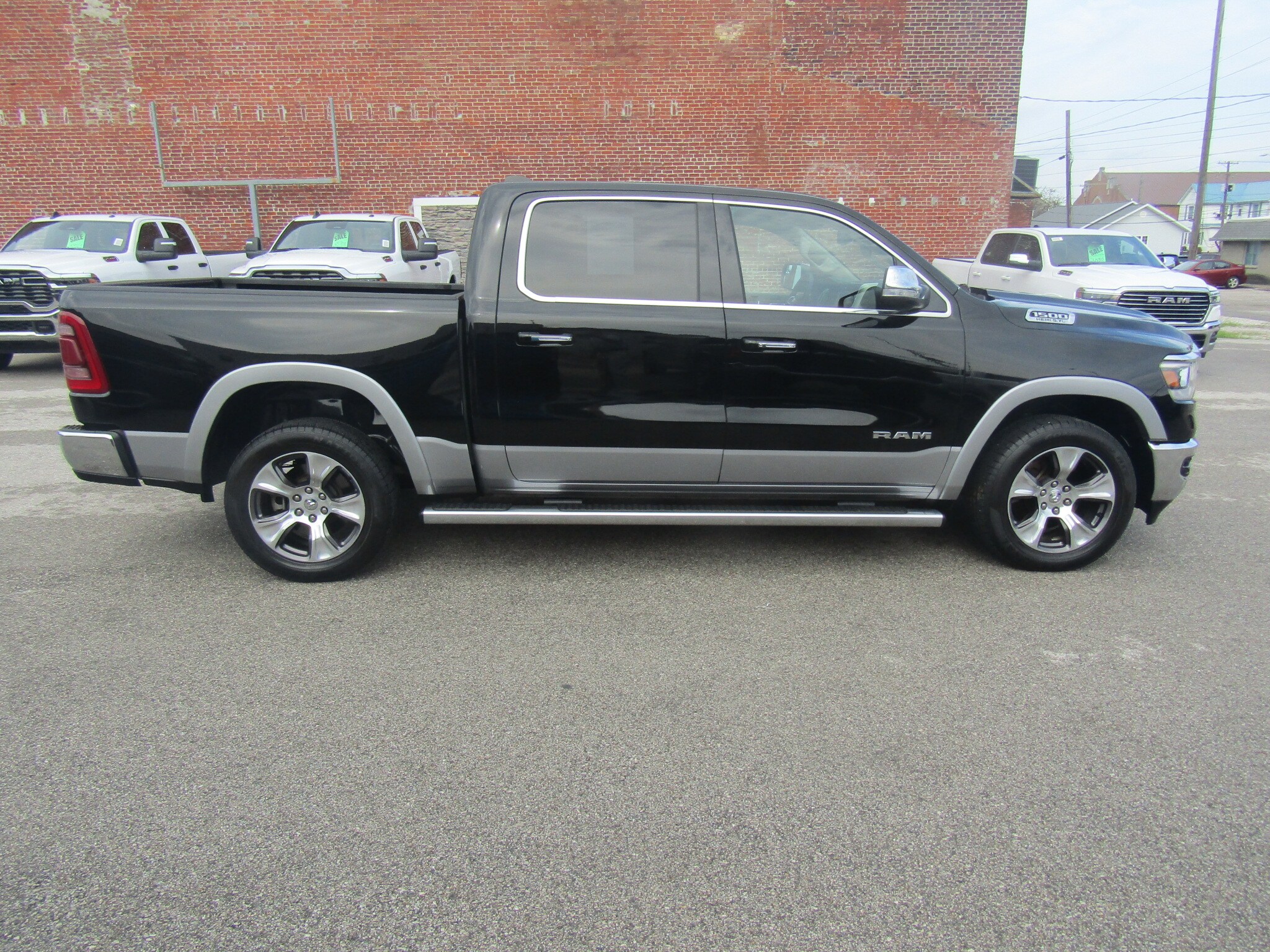 2019 Ram 1500 Laramie photo 2