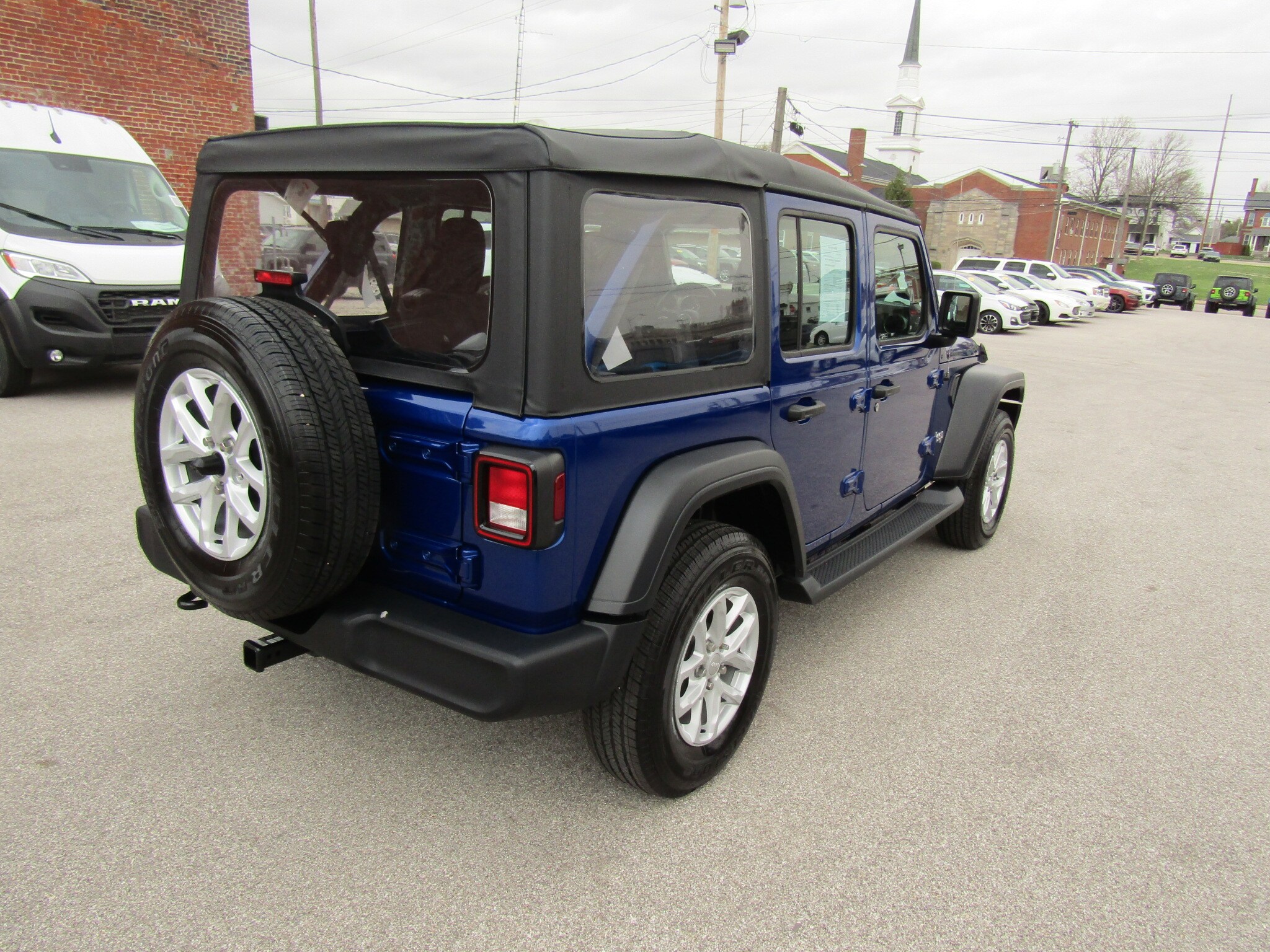 2020 Jeep Wrangler Unlimited Sport photo 3