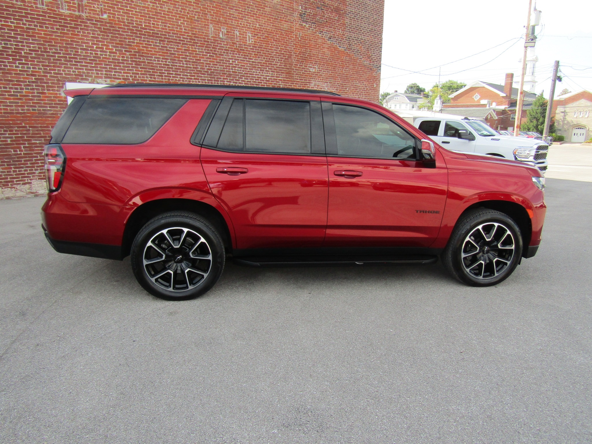 Used 2023 Chevrolet Tahoe RST with VIN 1GNSKRKD0PR287084 for sale in Washington, IN