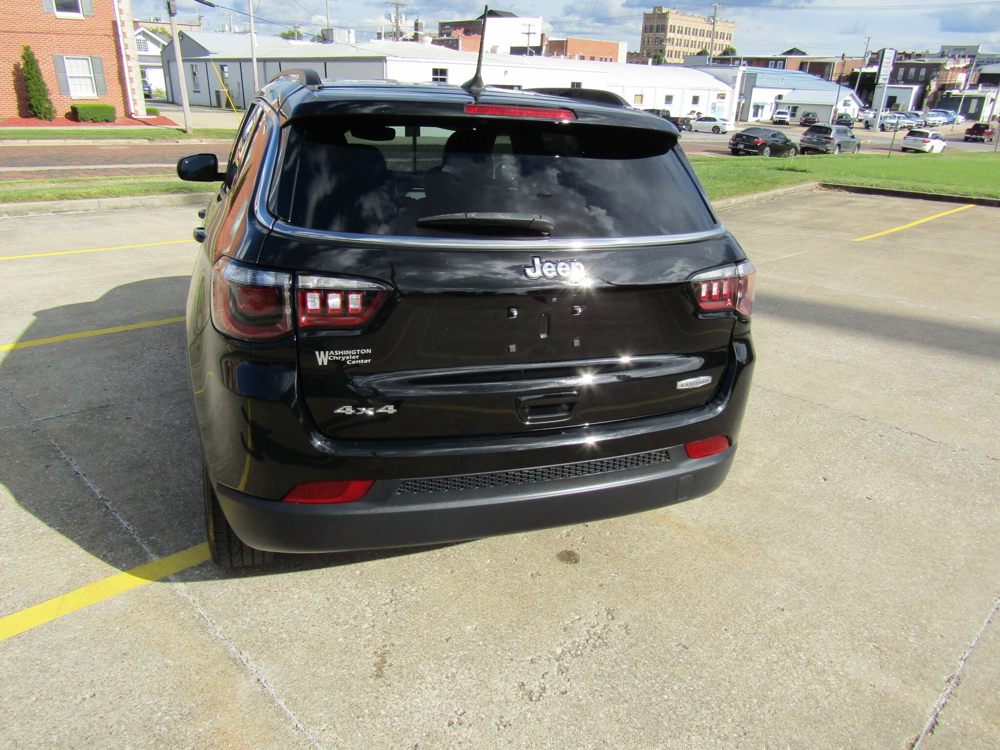 2023 Jeep Compass Latitude photo 3