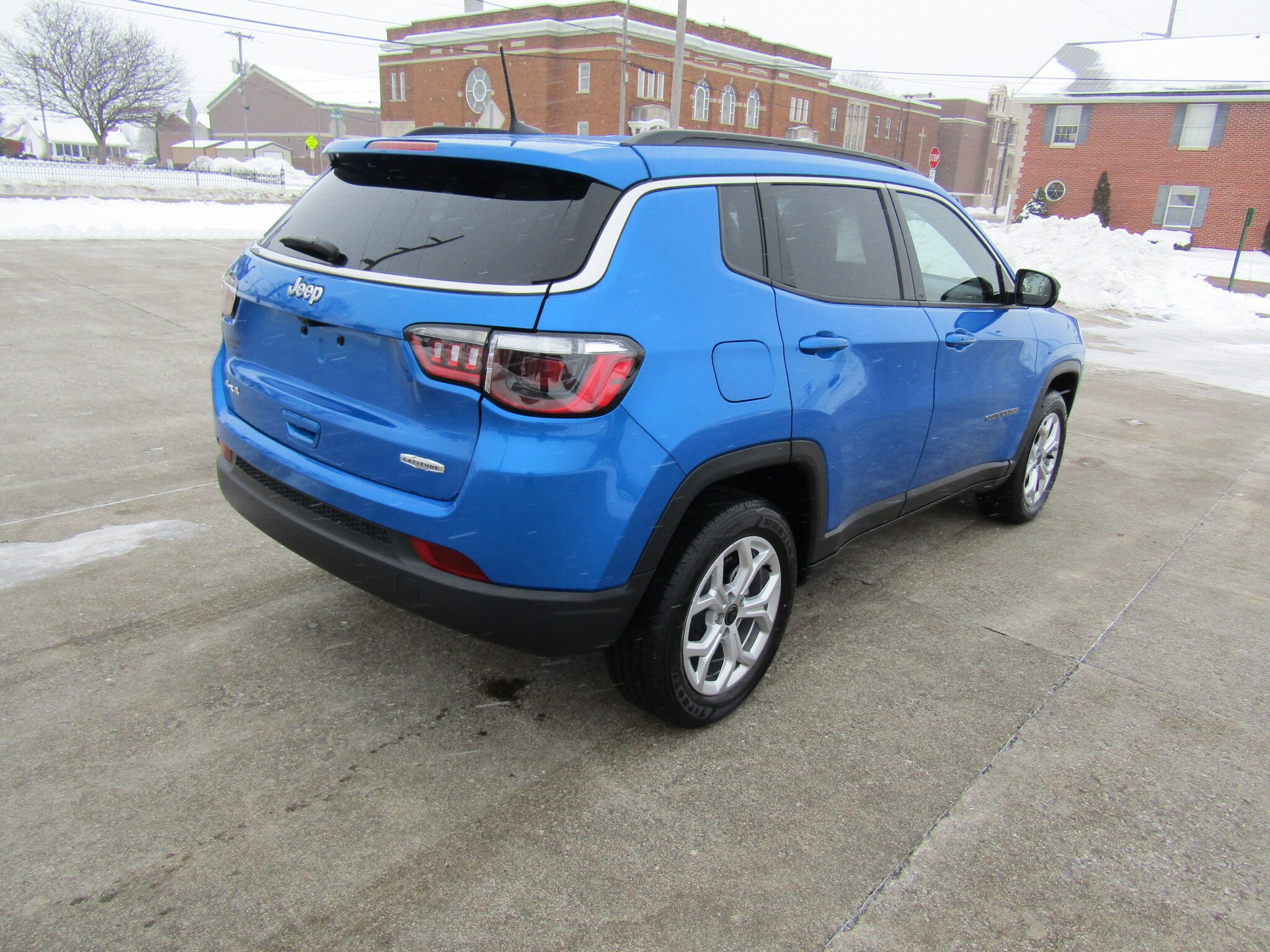 2025 Jeep Compass Latitude photo 3