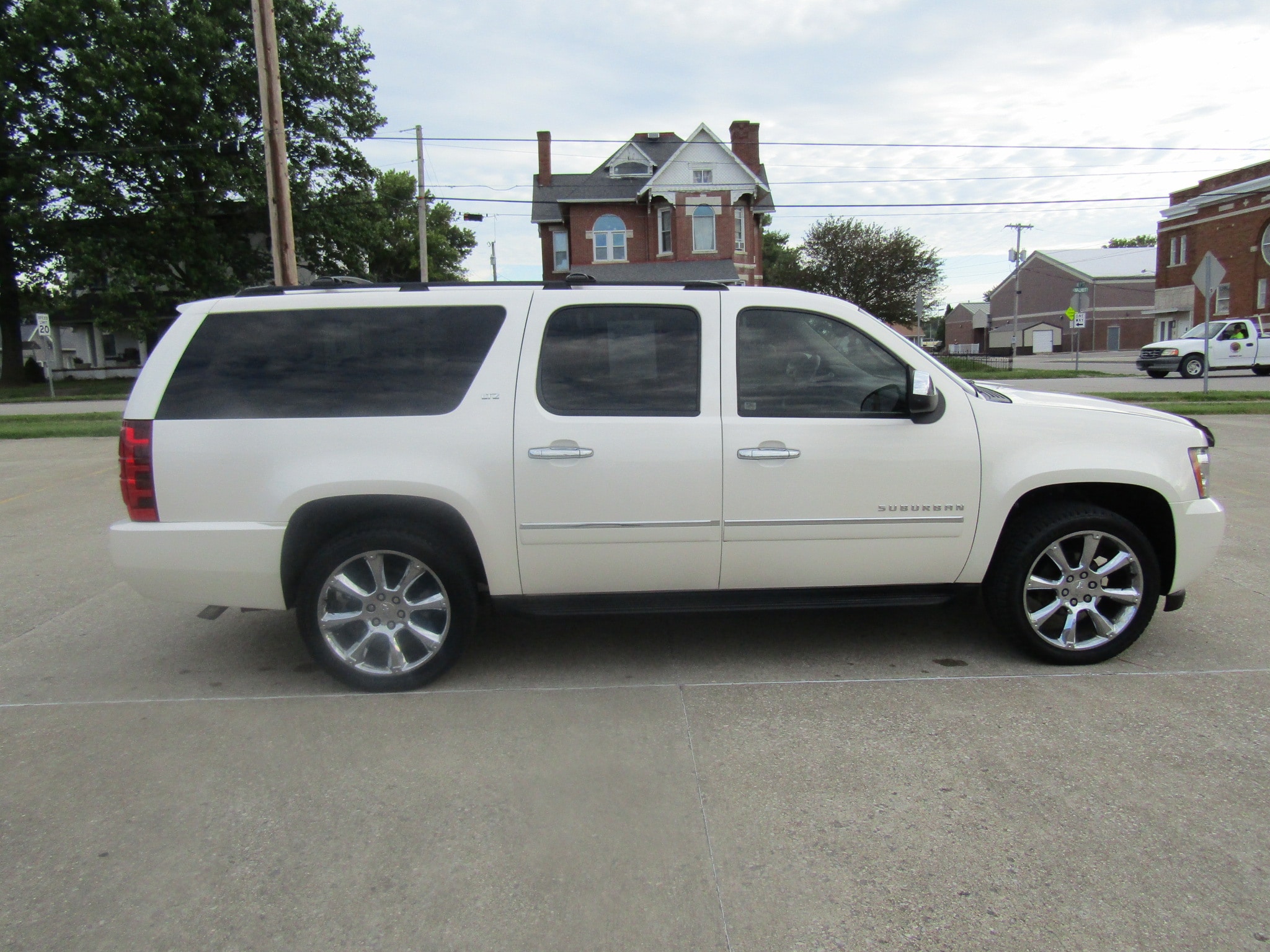 Used 2013 Chevrolet Suburban LTZ with VIN 1GNSKKE71DR236797 for sale in Washington, IN