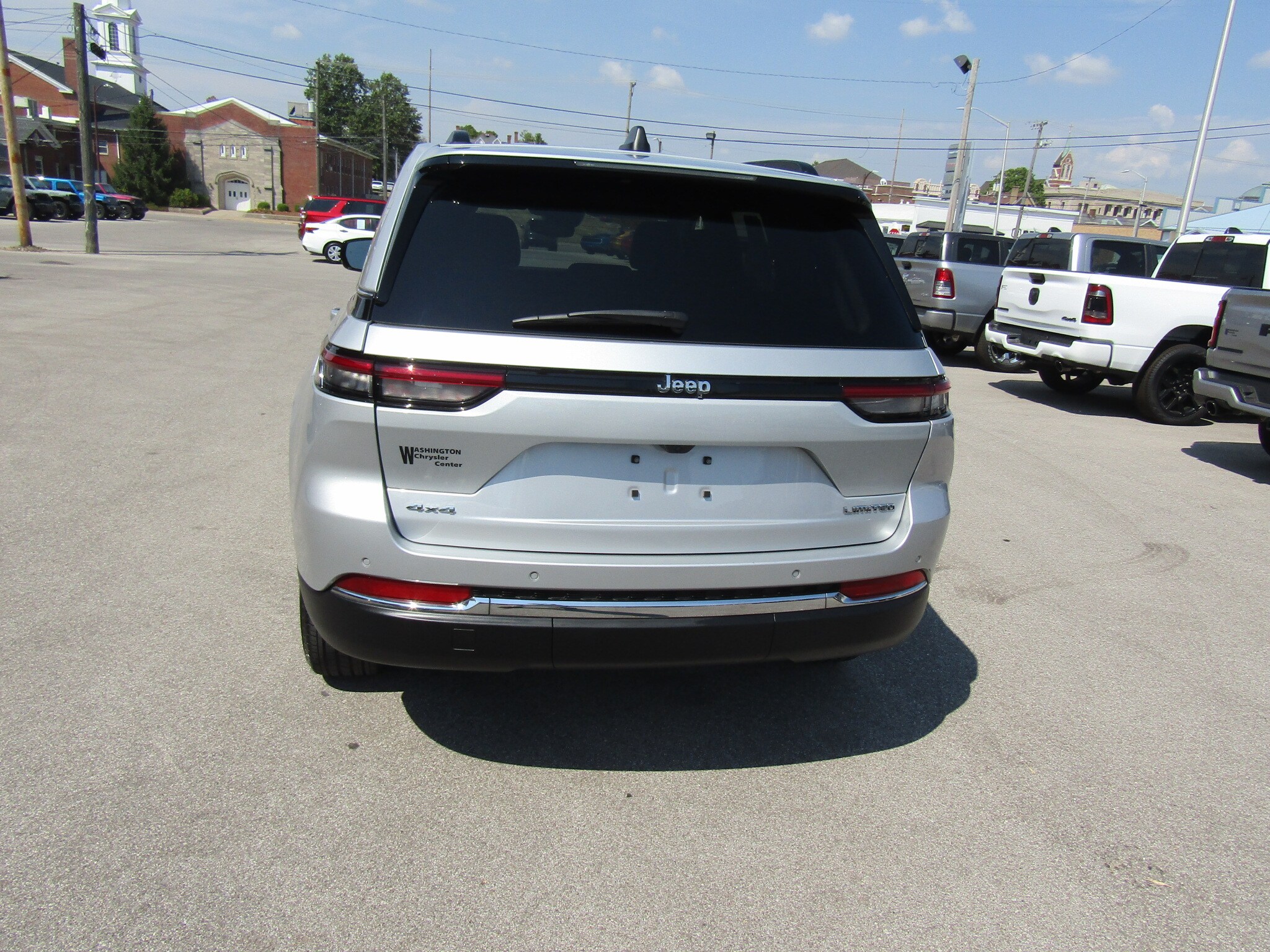 2023 Jeep Grand Cherokee Limited Sport photo 4
