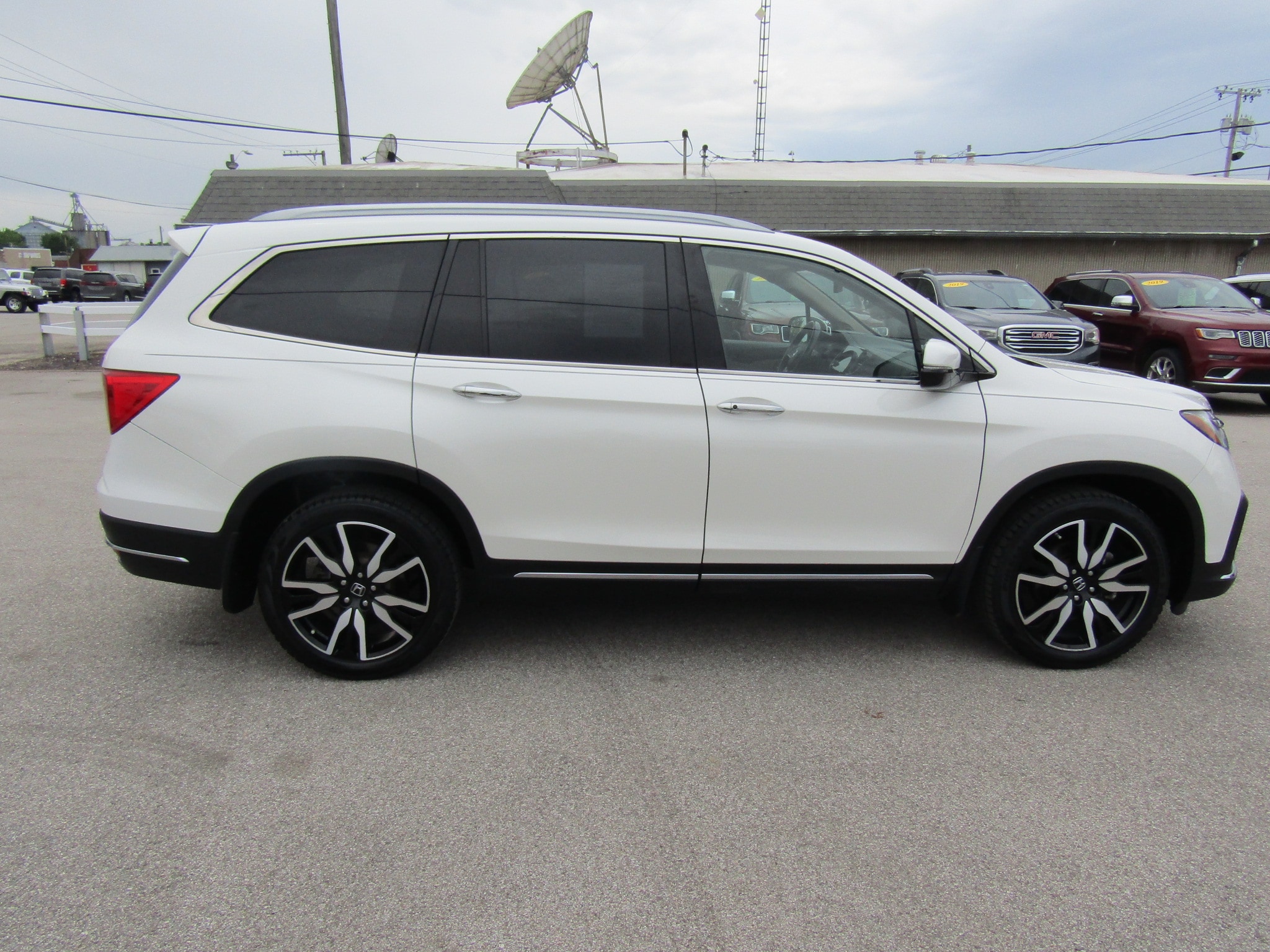 Used 2019 Honda Pilot Touring with VIN 5FNYF6H63KB002066 for sale in Washington, IN