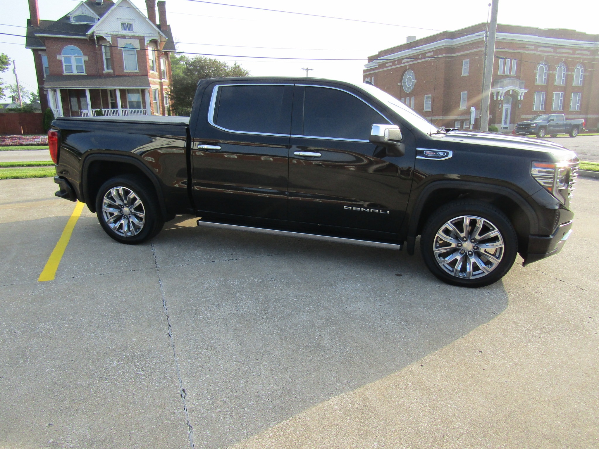 Used 2022 GMC Sierra 1500 Denali Denali with VIN 1GTUUGEL9NZ547613 for sale in Washington, IN