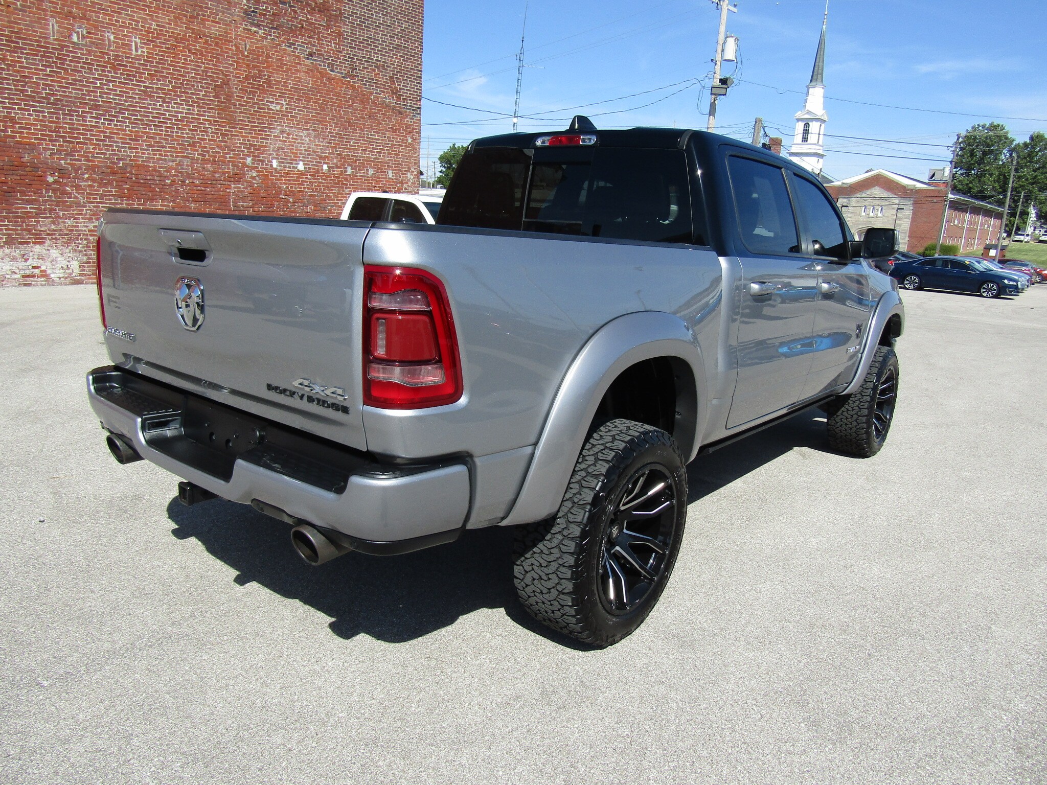 2022 Ram 1500 Laramie photo 2