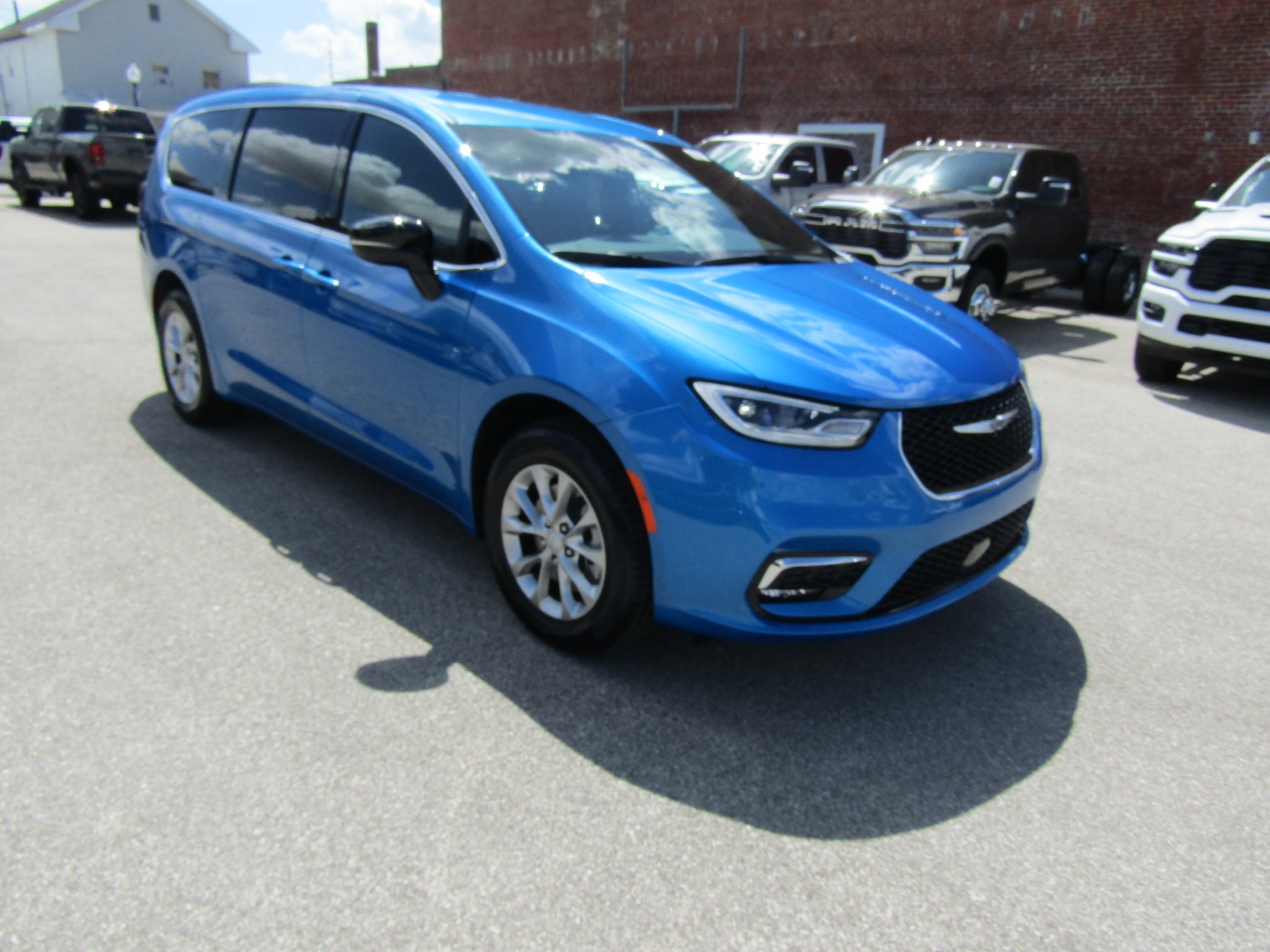 2026 Chrysler Pacifica Select AWD's photo