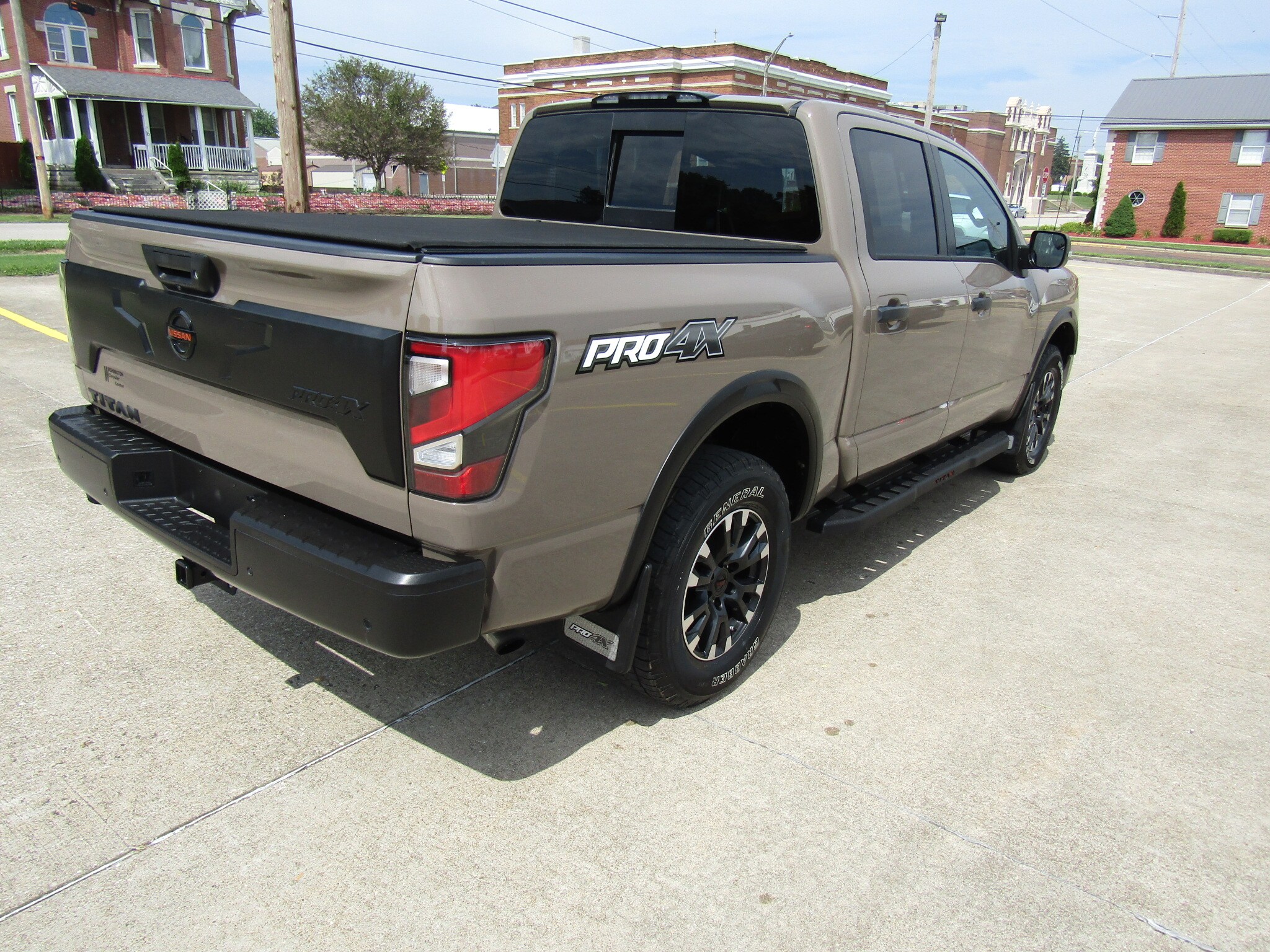 2021 Nissan Titan PRO-4X photo 3