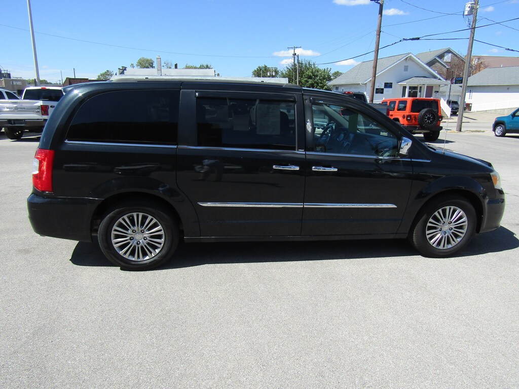 Used 2014 Chrysler Town & Country TouringL For Sale in Washington IN