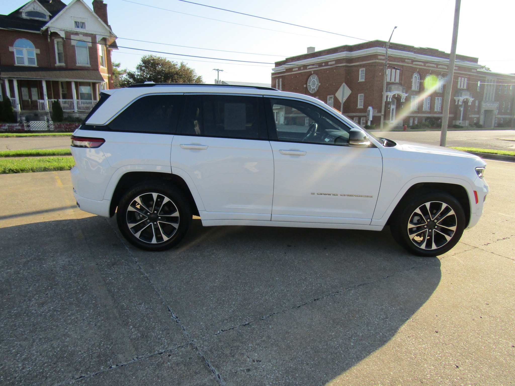 Used 2022 Jeep Grand Cherokee Overland with VIN 1C4RJHDG5N8629756 for sale in Washington, IN